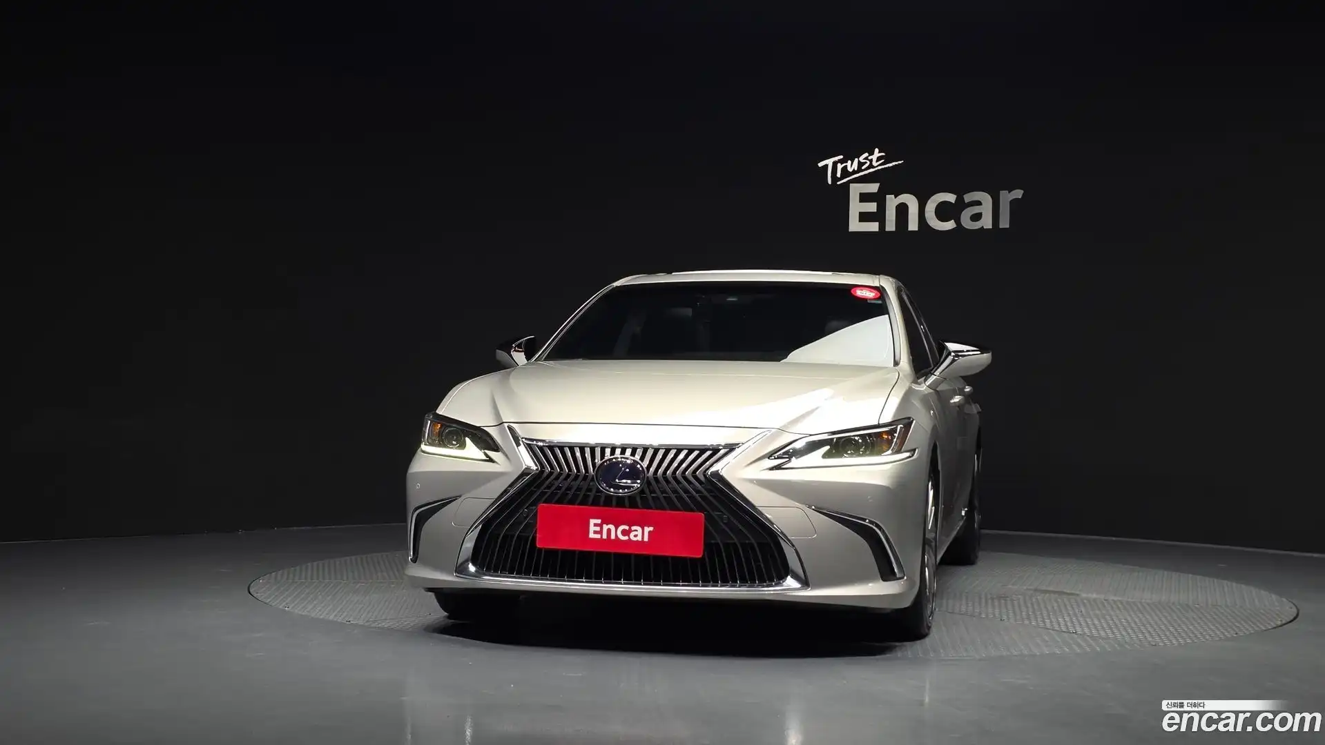 ES Lexus 2018.9-OUTER-003