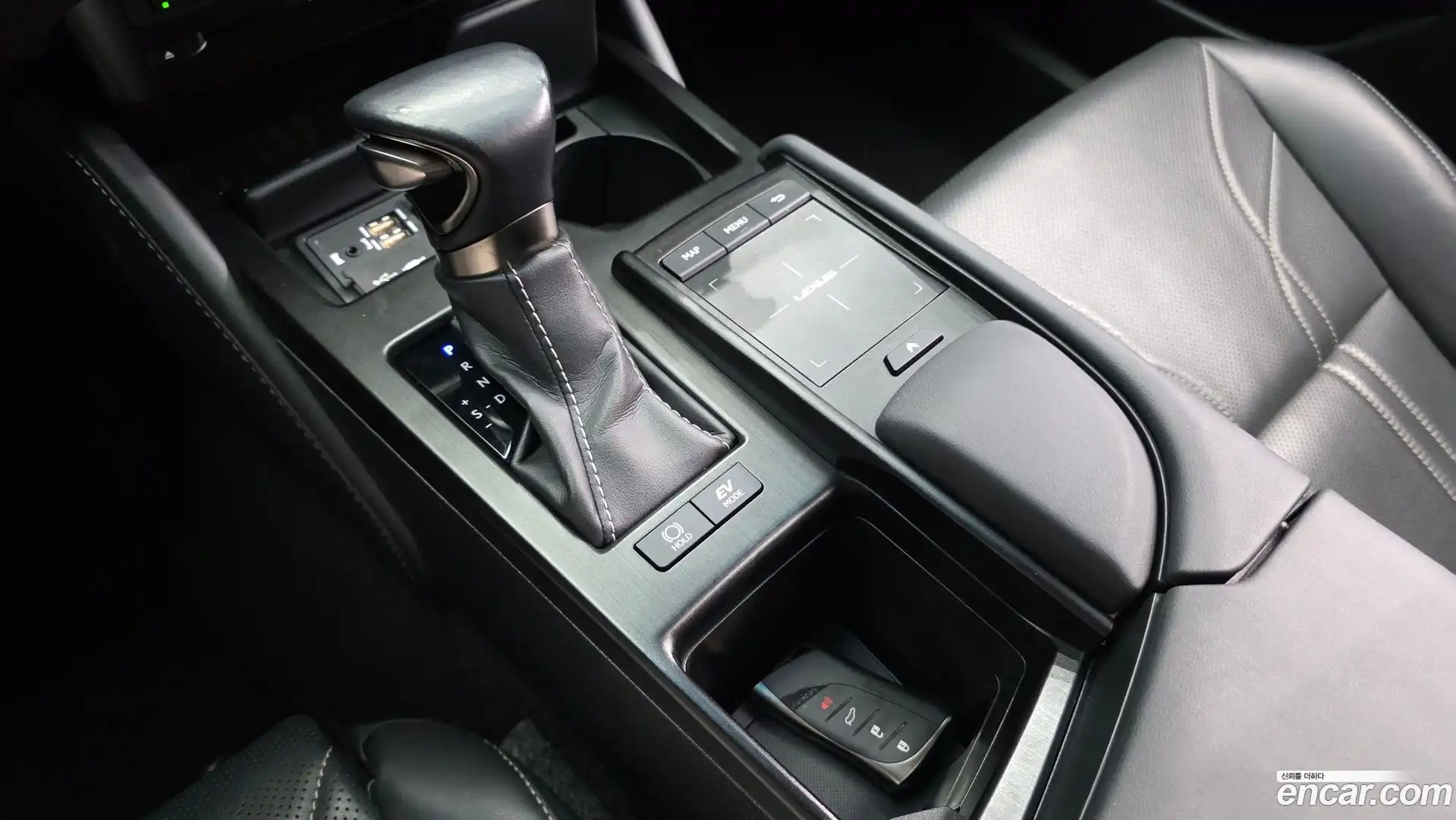 ES Lexus 2018.9-INNER-009