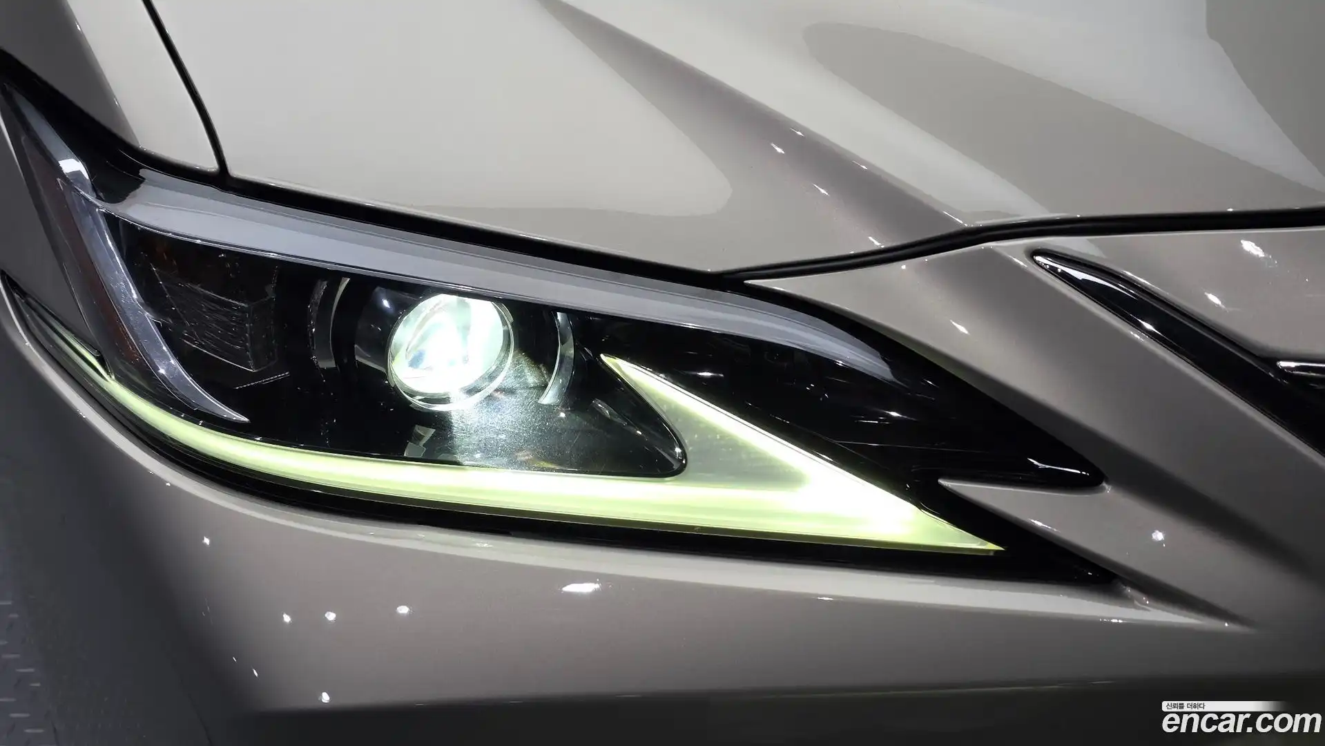 ES Lexus 2018.9-OUTER-032