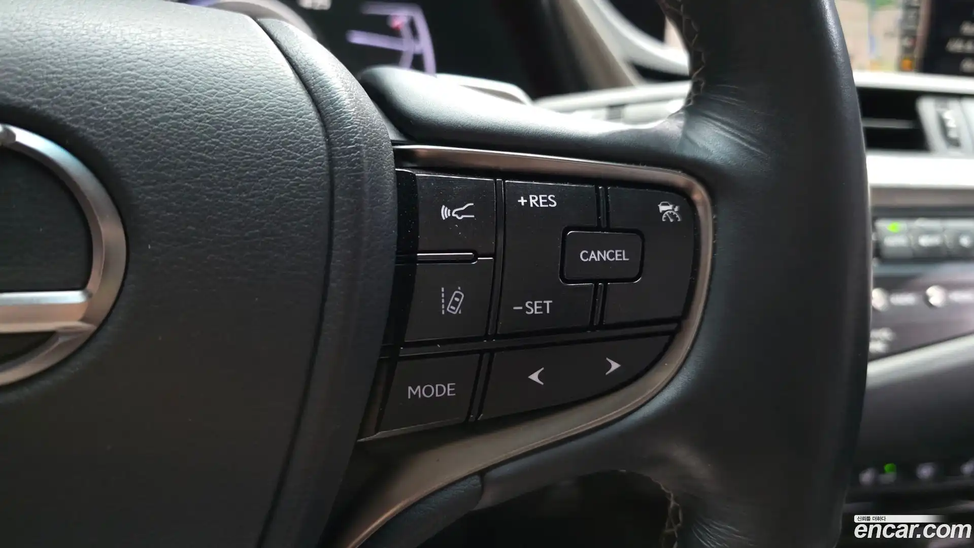 ES Lexus 2018.9-OPTION-046