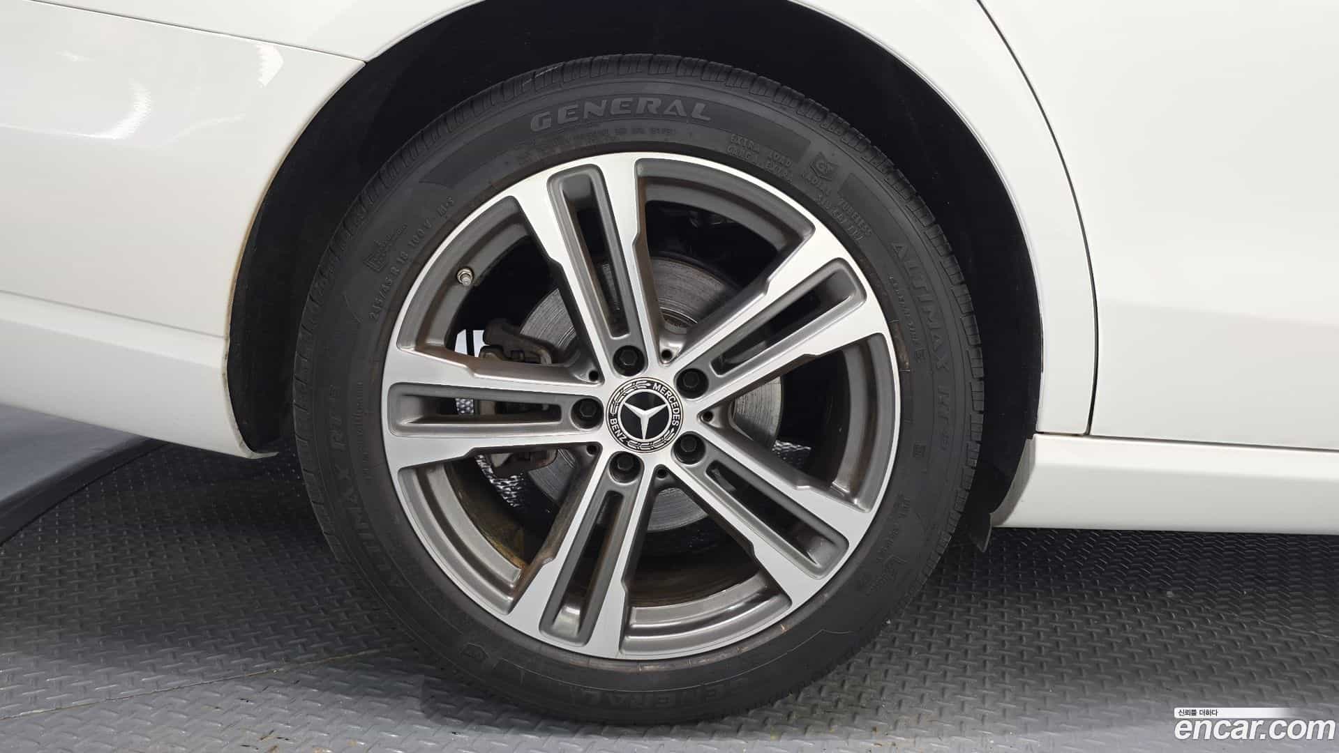 E-Class Mercedes-Benz 2023.9-OUTER-005
