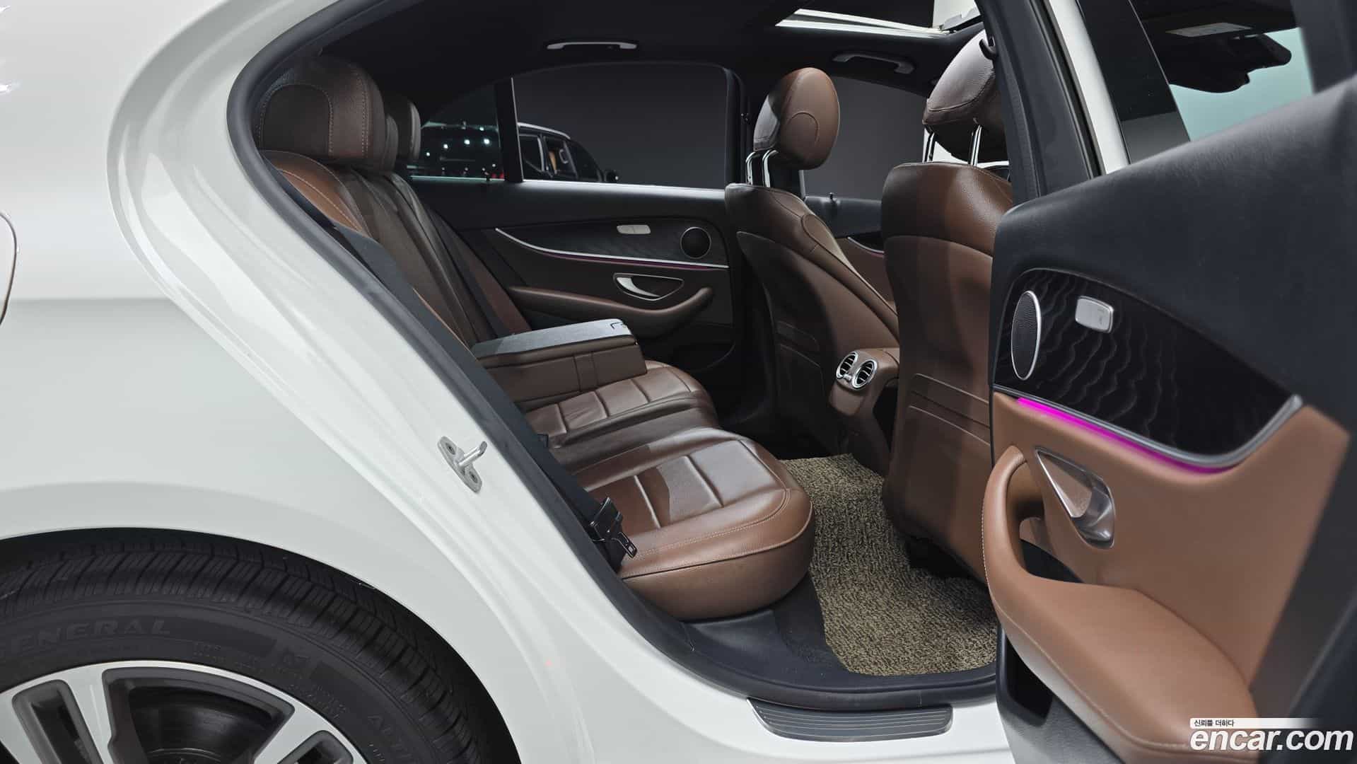 E-Class Mercedes-Benz 2023.9-OPTION-015