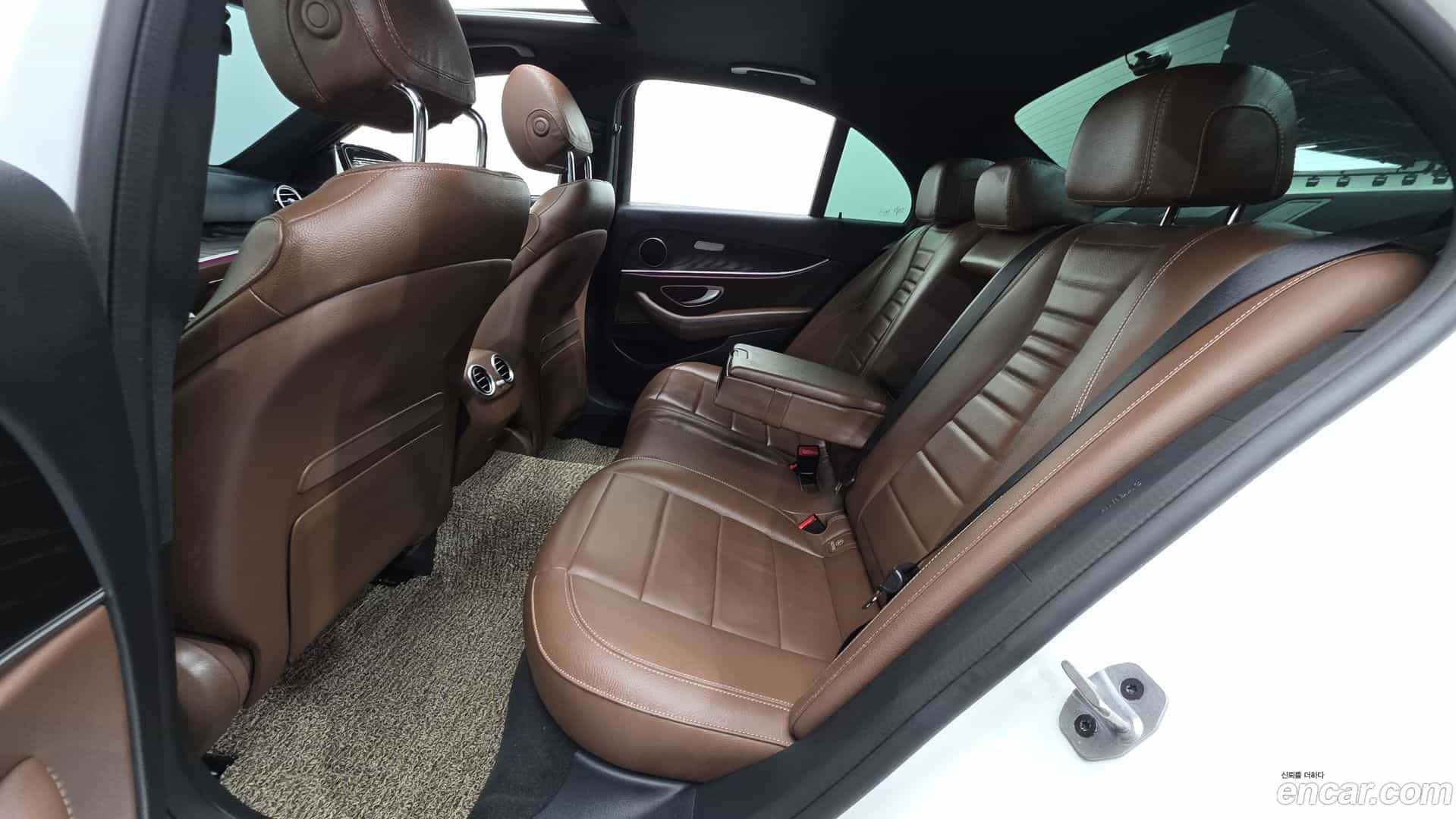 E-Class Mercedes-Benz 2023.9-OPTION-016
