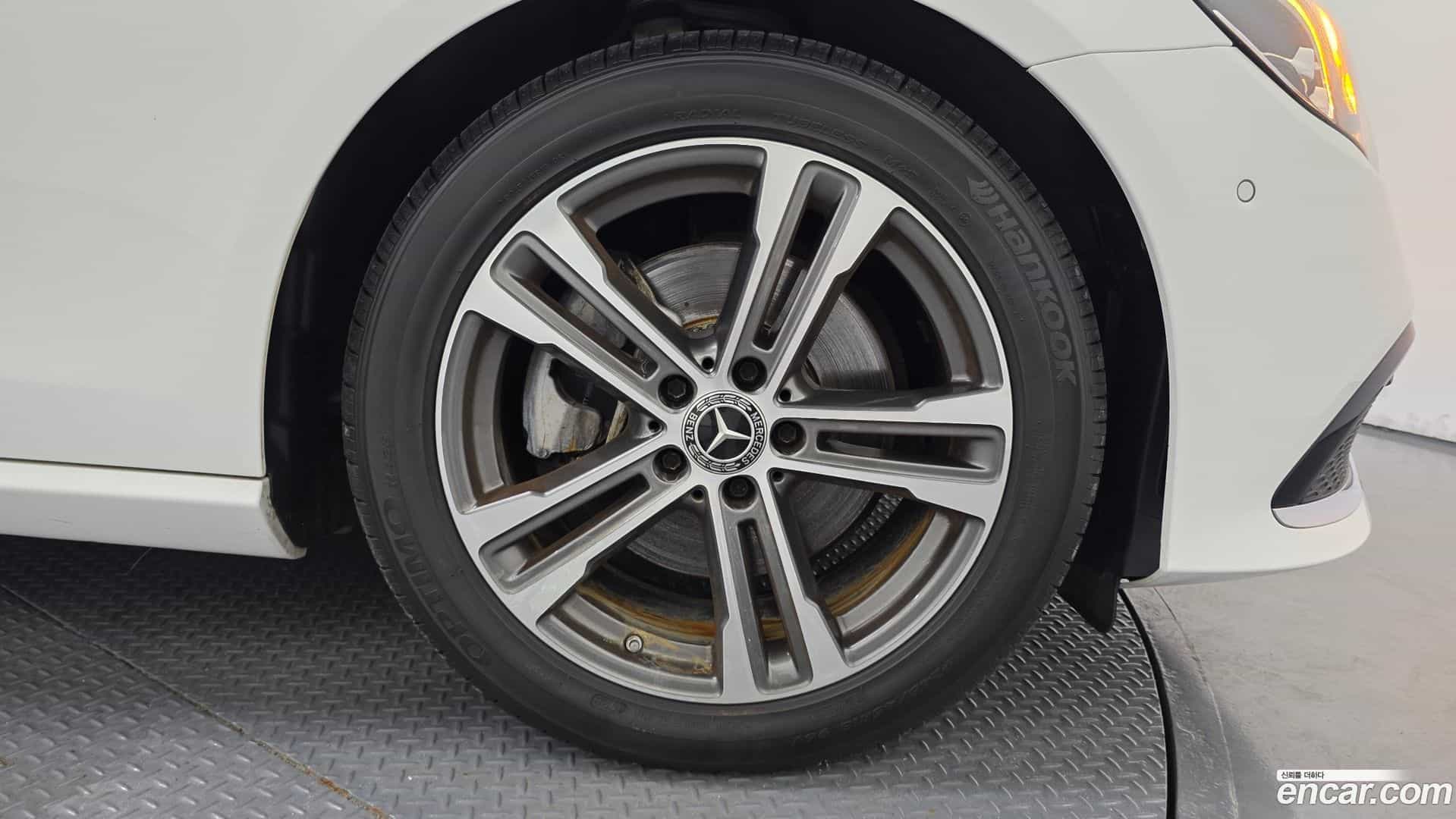 E-Class Mercedes-Benz 2023.9-OUTER-031
