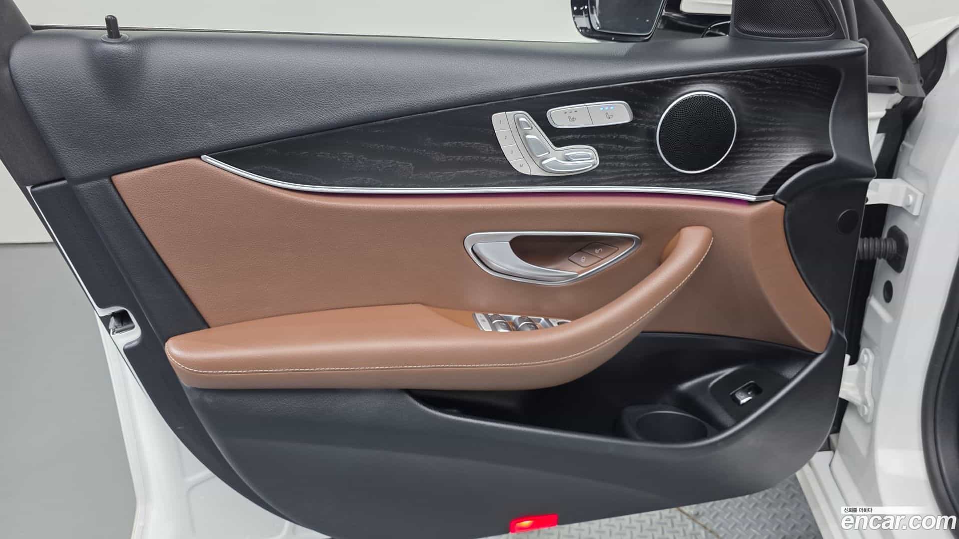 E-Class Mercedes-Benz 2023.9-INNER-034