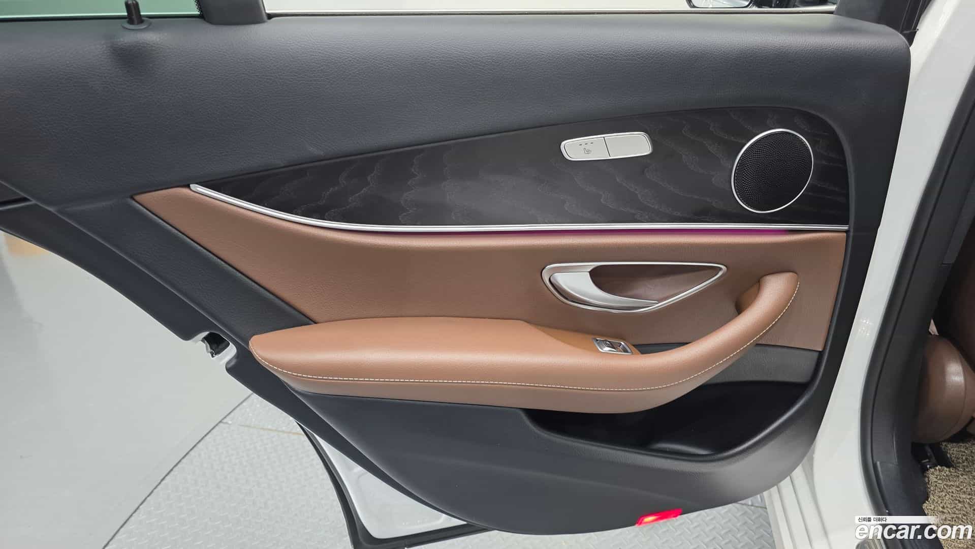 E-Class Mercedes-Benz 2023.9-INNER-035