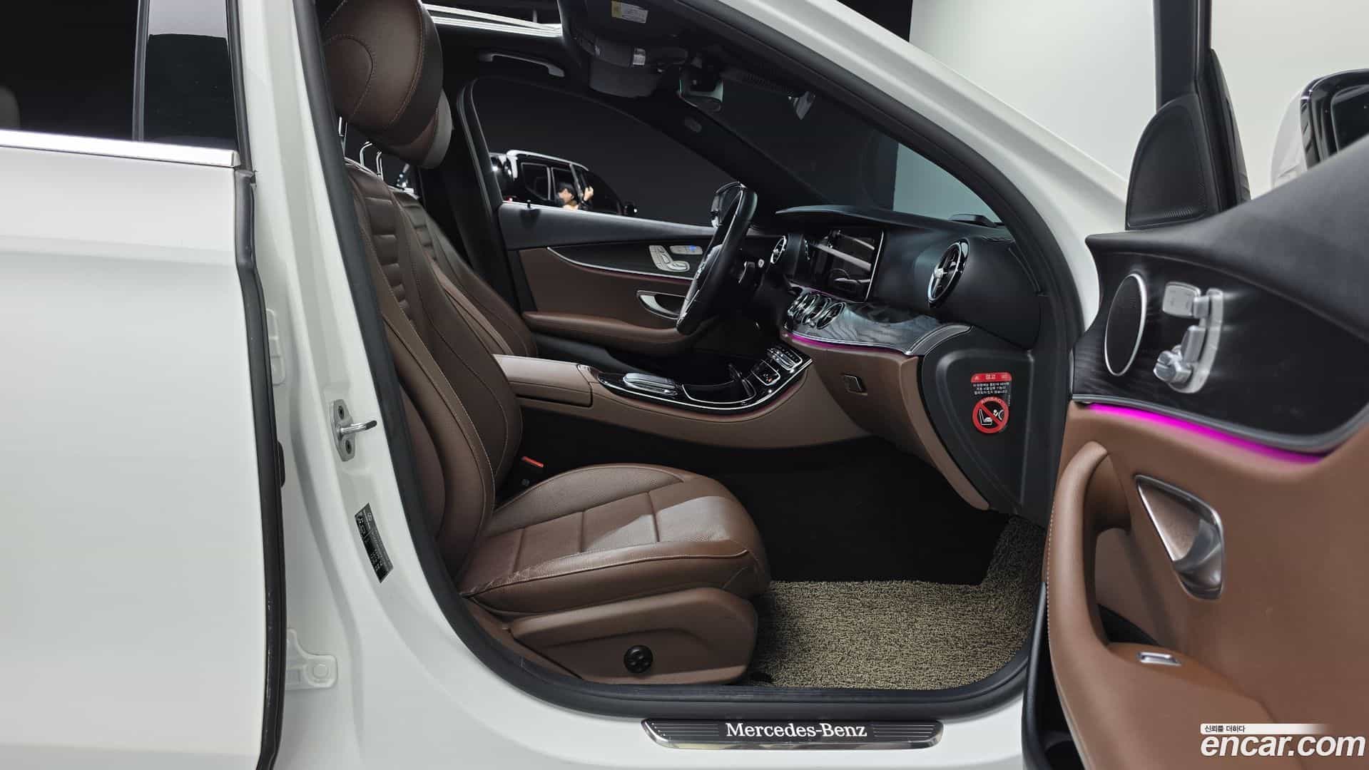 E-Class Mercedes-Benz 2023.9-INNER-036