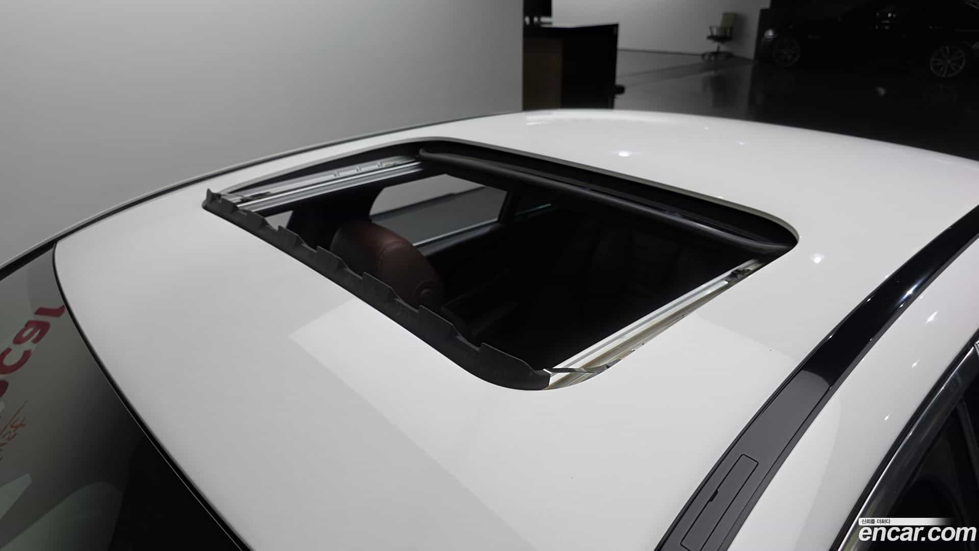 E-Class Mercedes-Benz 2023.9-OPTION-041
