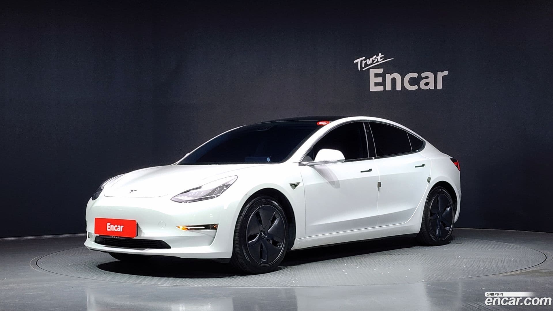 Main__Slider__Photo:Model 3 Tesla 2020.5-0