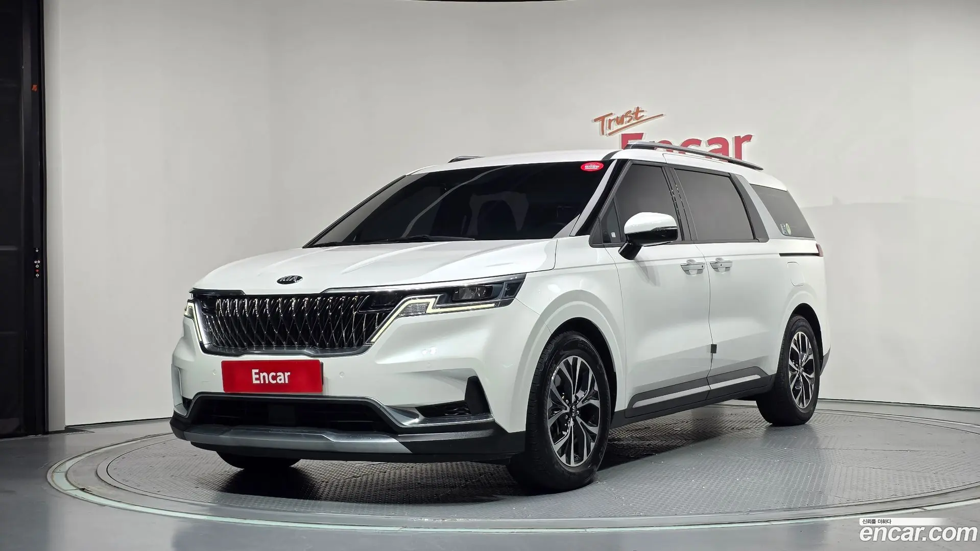 Main__Slider__Photo:Canival Kia 2020.8-0