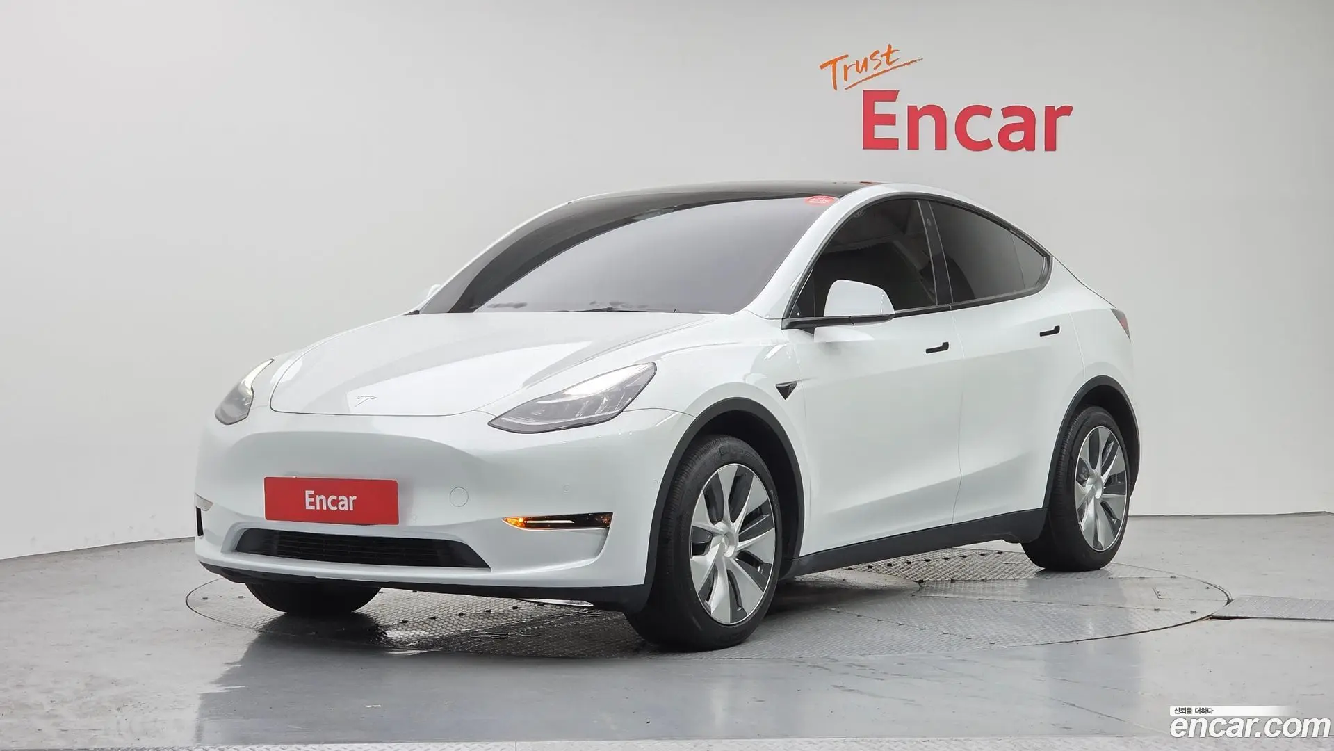 Main__Slider__Photo:Model Y Tesla 2021.5-0
