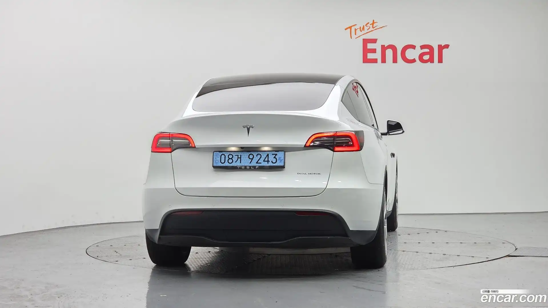 Model Y Tesla 2021.5-OUTER-004