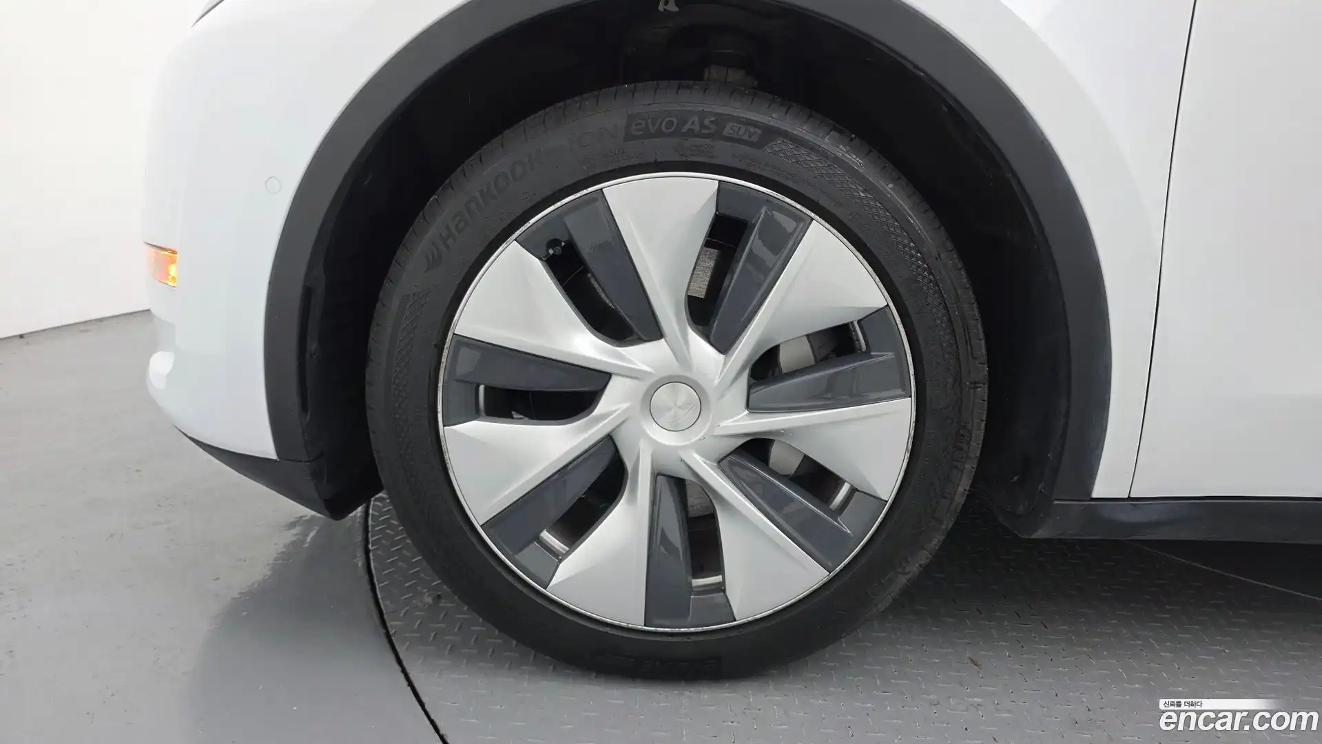 Model Y Tesla 2021.5-OUTER-005