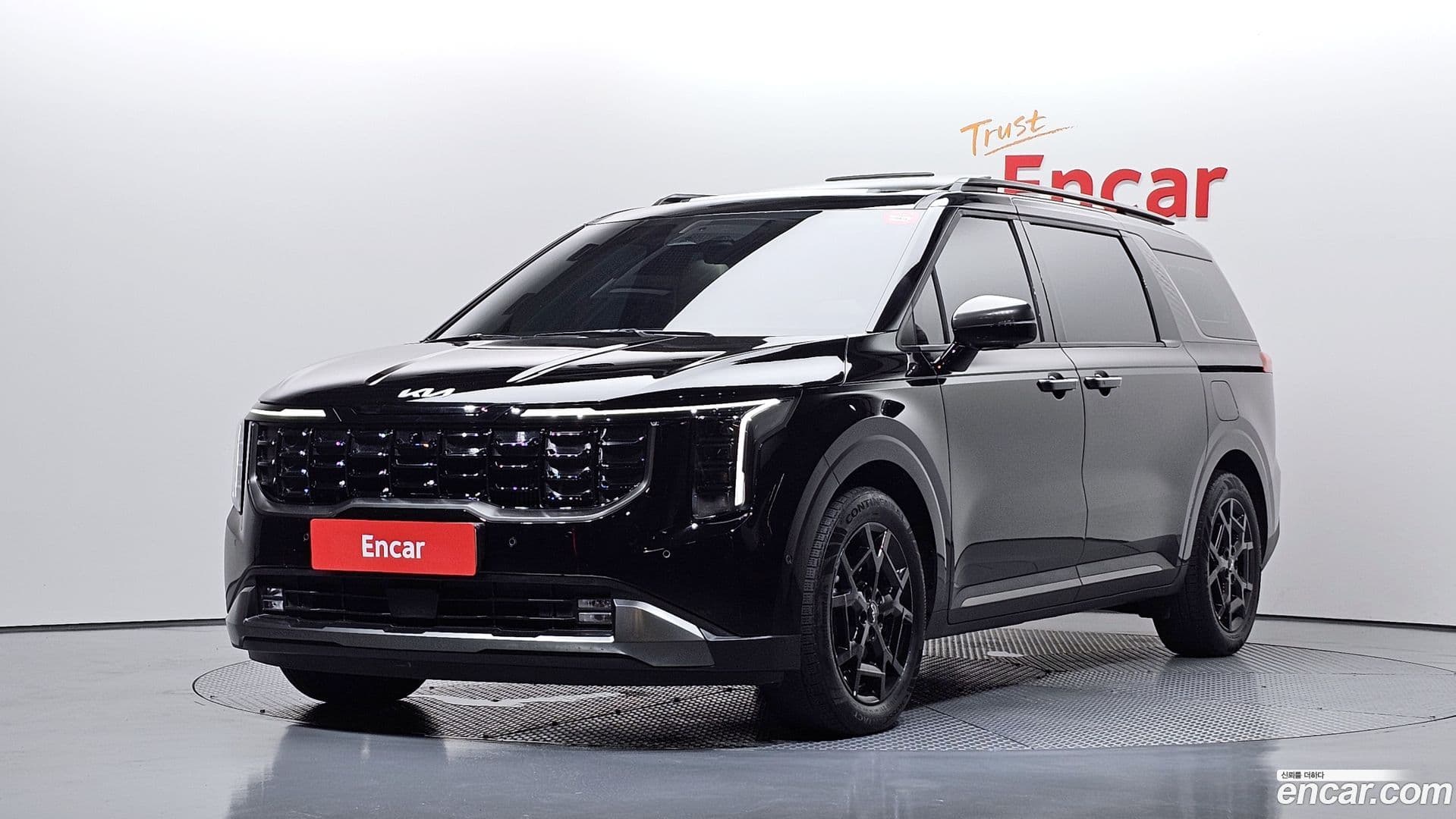 Main__Slider__Photo:Canival Kia 2025.4-0