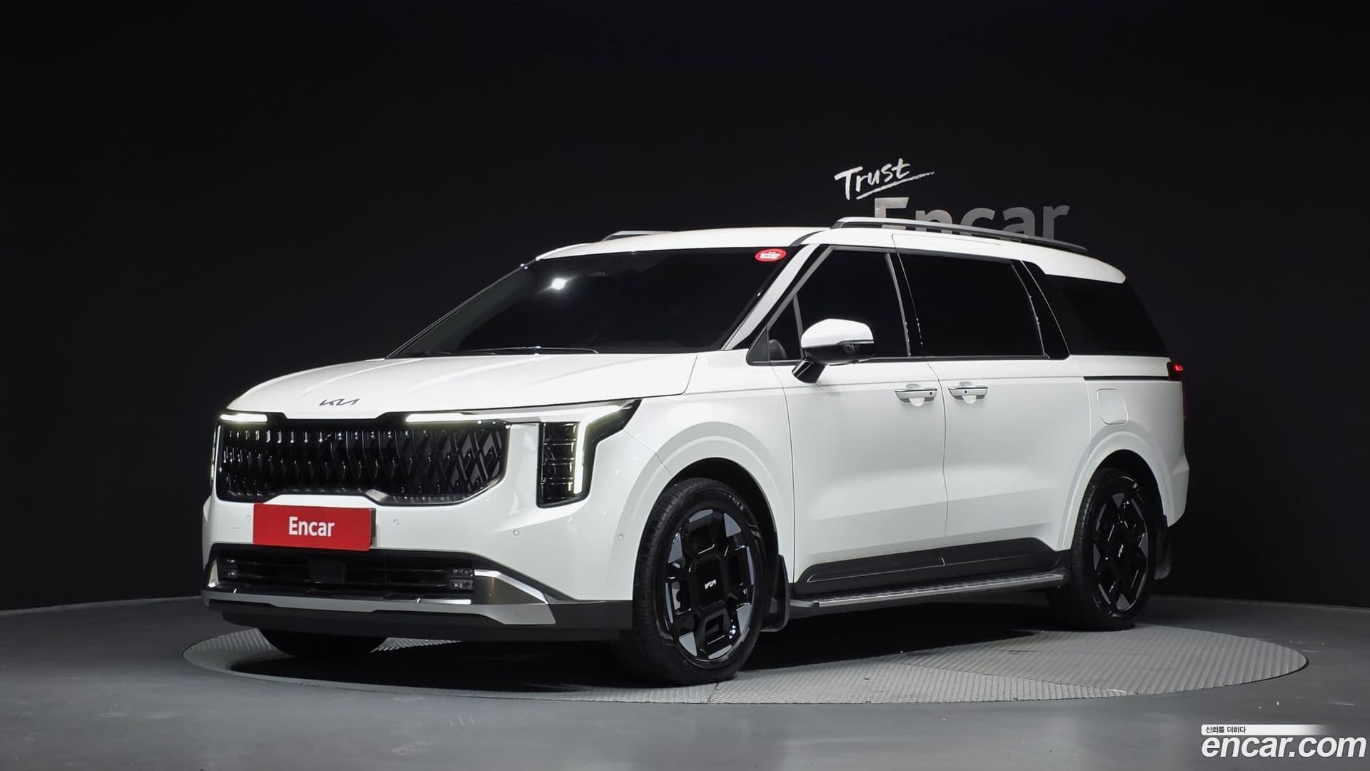 Main__Slider__Photo:Canival Kia 2025.5-0