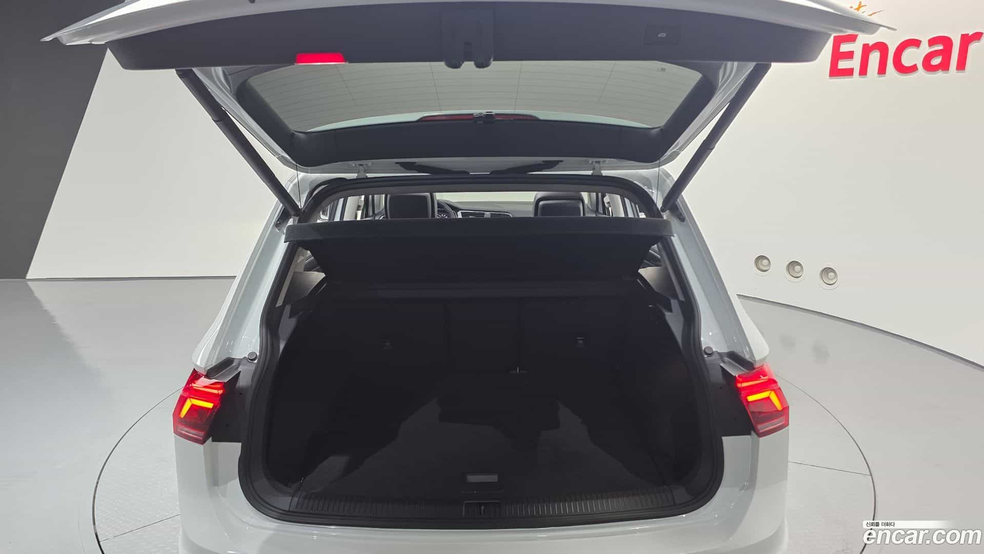 Tiguan Volkswagen 2021.7-OPTION-024