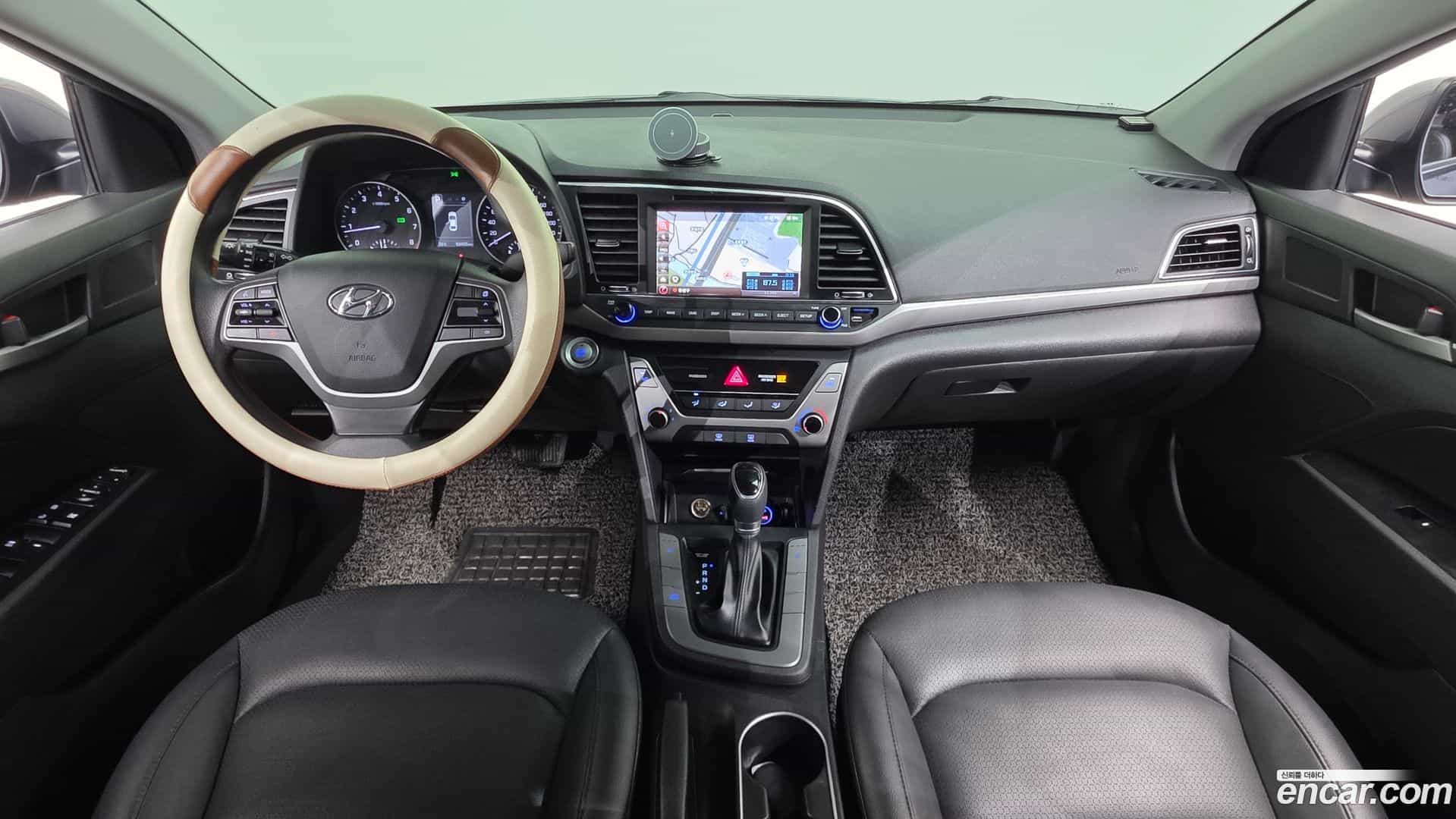 AVANTE Hyundai 2017.11-INNER-007