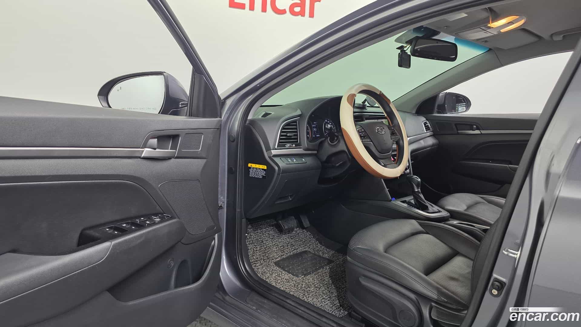 AVANTE Hyundai 2017.11-INNER-010