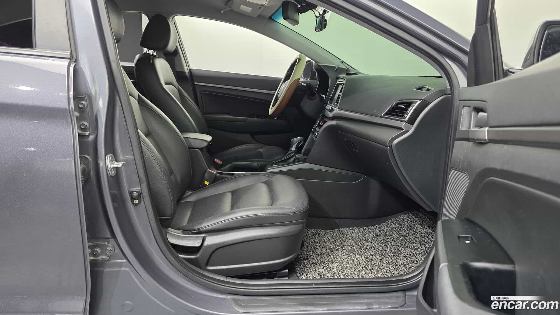 AVANTE Hyundai 2017.11-OPTION-015