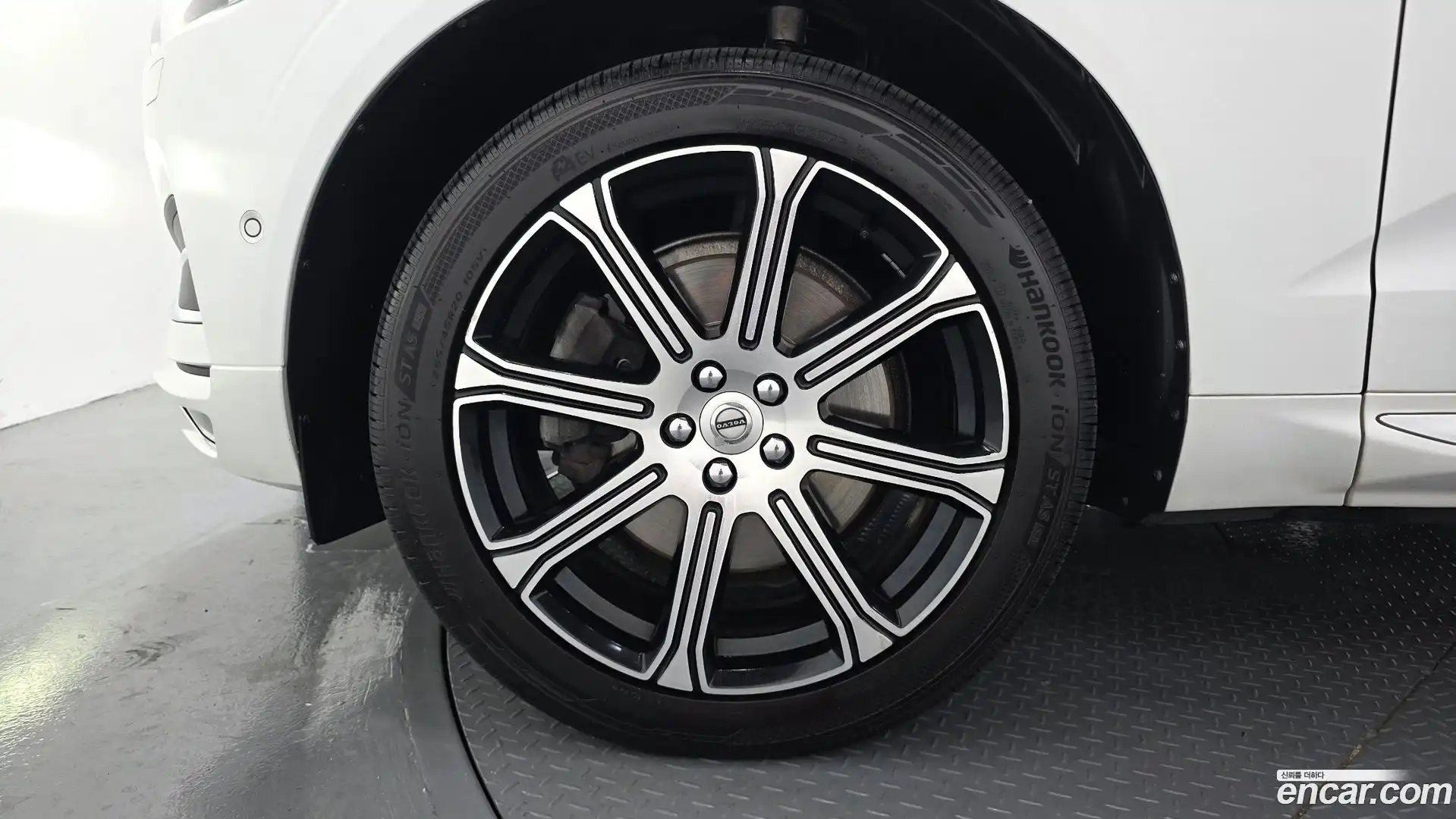 XC60 Volvo 2018.3-OUTER-005