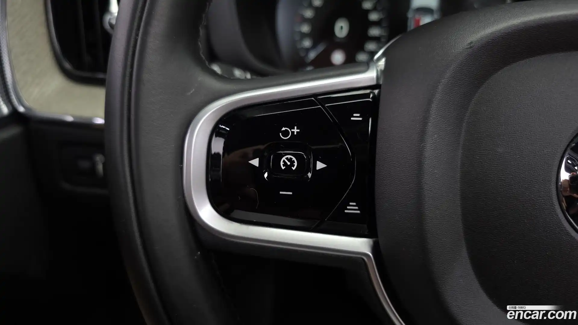XC60 Volvo 2018.3-OPTION-022