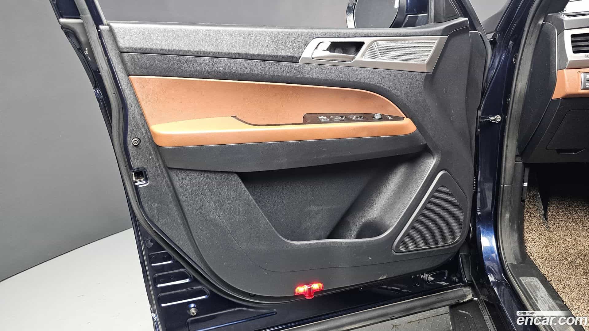 Rexton KG Mobility 2019.0-INNER-034