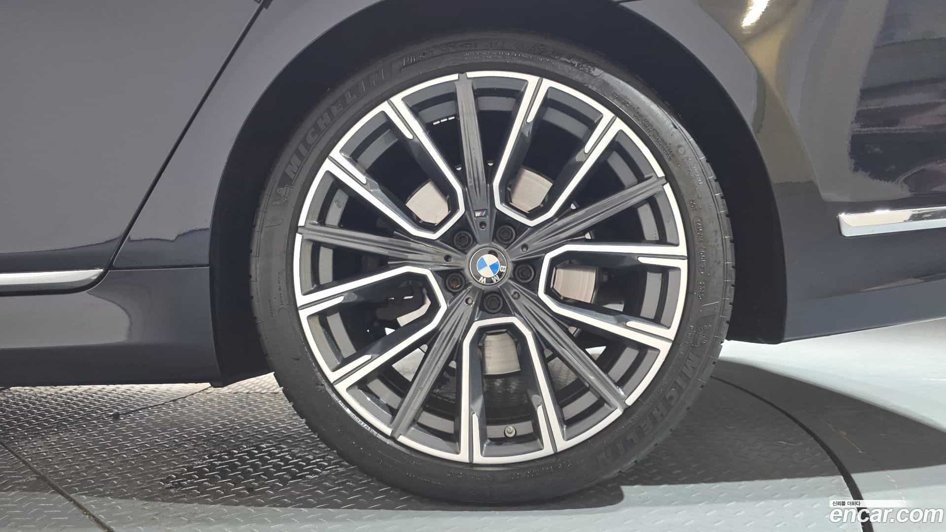 7-Series BMW 2021.5-OUTER-031