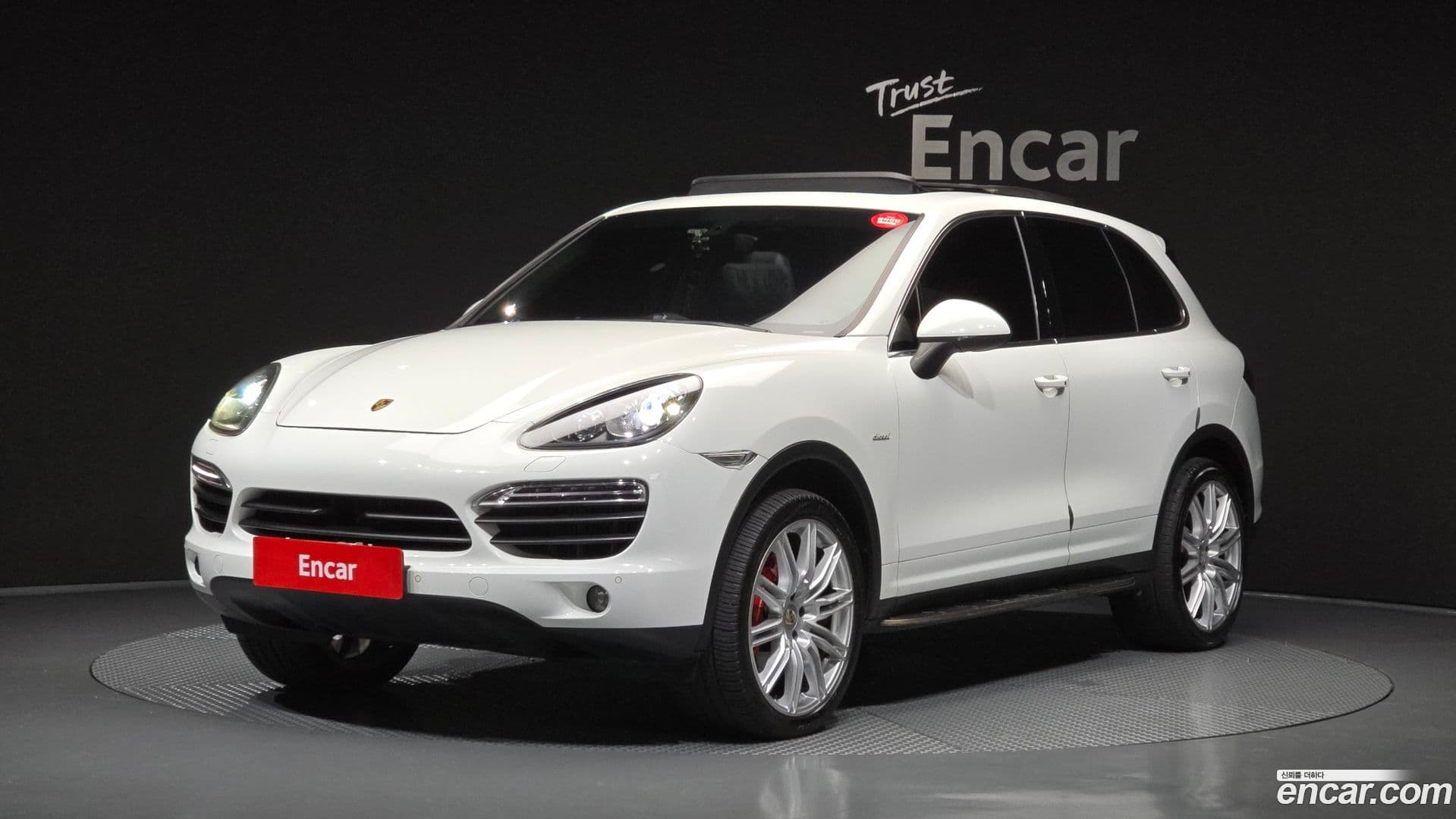 Main__Slider__Photo:Cayenne Porsche 2013.7-0