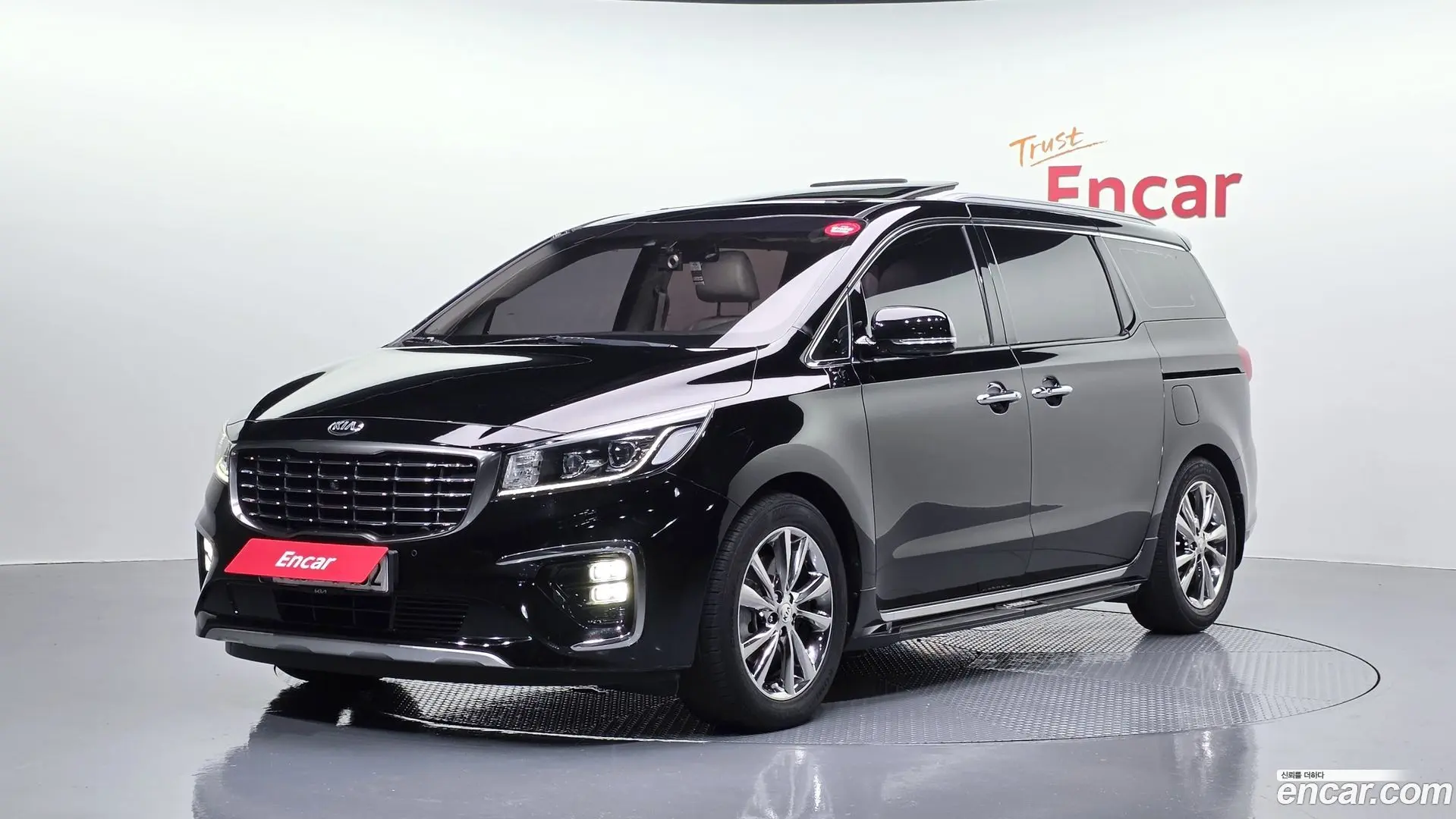 Main__Slider__Photo:Canival Kia 2019.6-0