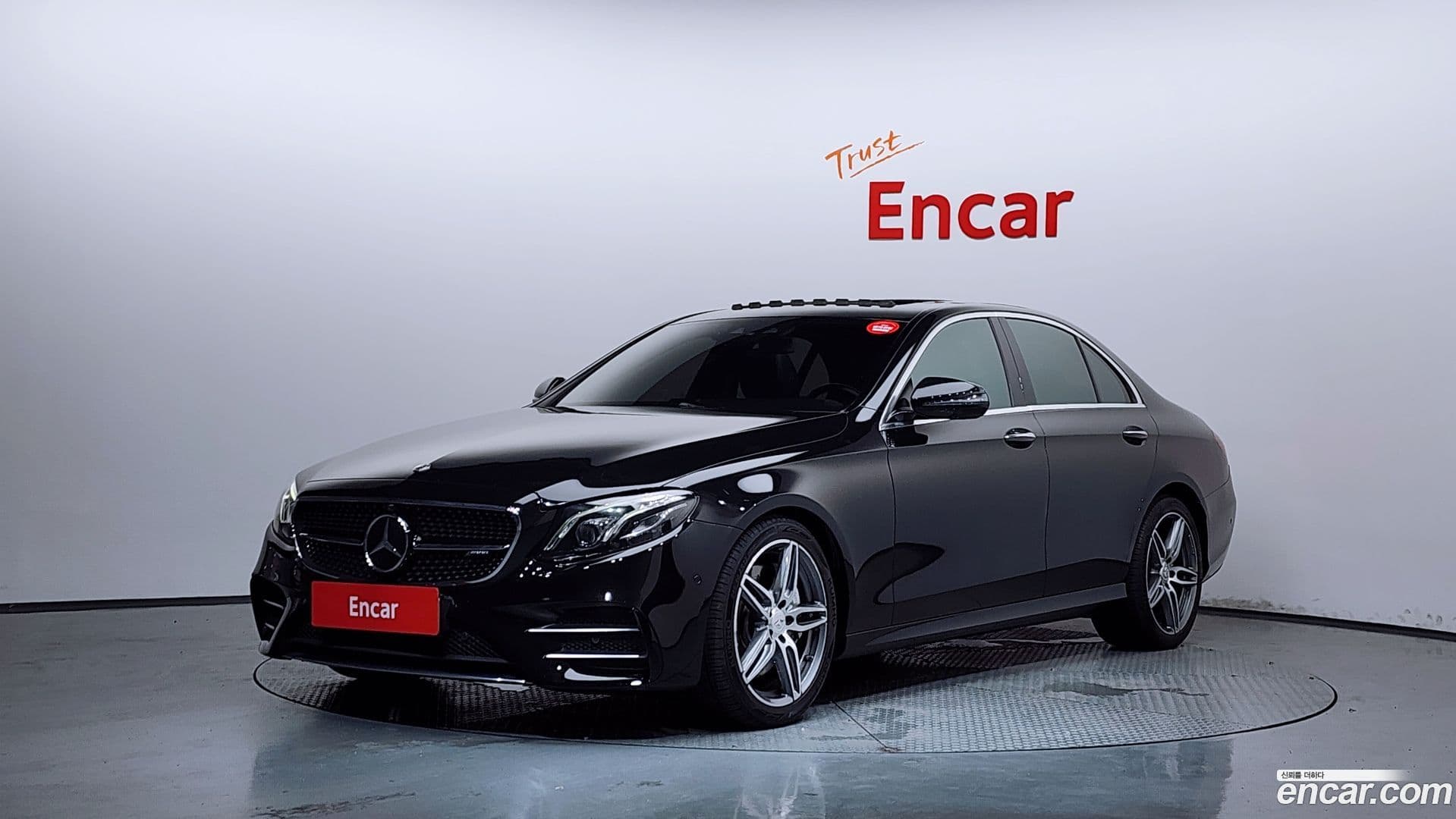 Main__Slider__Photo:E-Class Mercedes-Benz 2019.1-0
