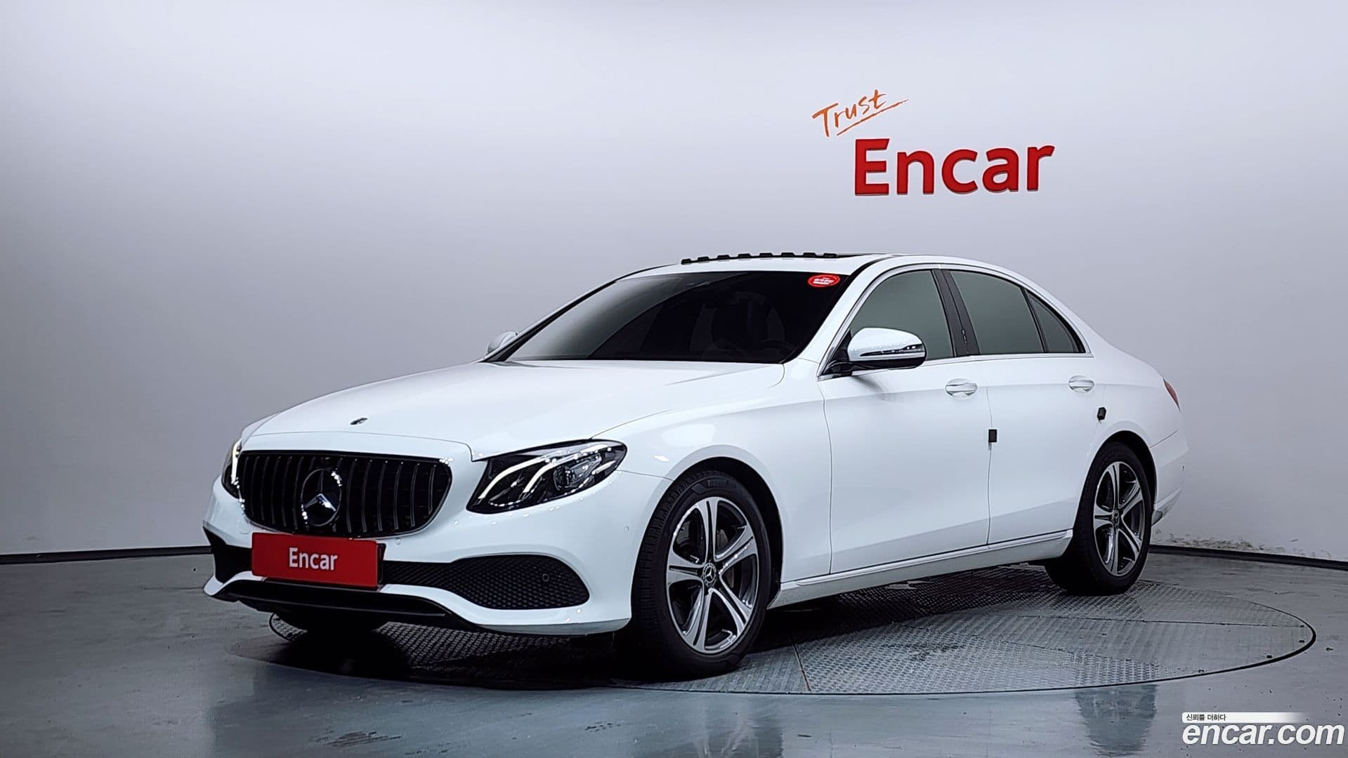 Main__Slider__Photo:E-Class Mercedes-Benz 2019.4-0
