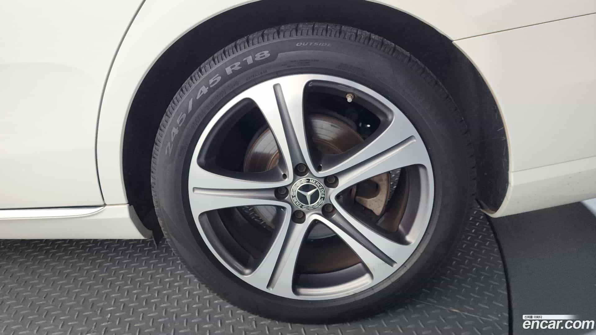 E-Class Mercedes-Benz 2019.4-OUTER-031