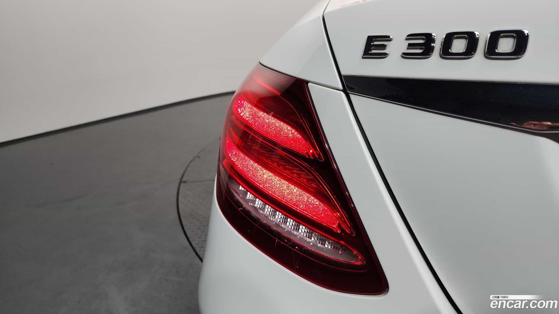 E-Class Mercedes-Benz 2019.4-OUTER-033