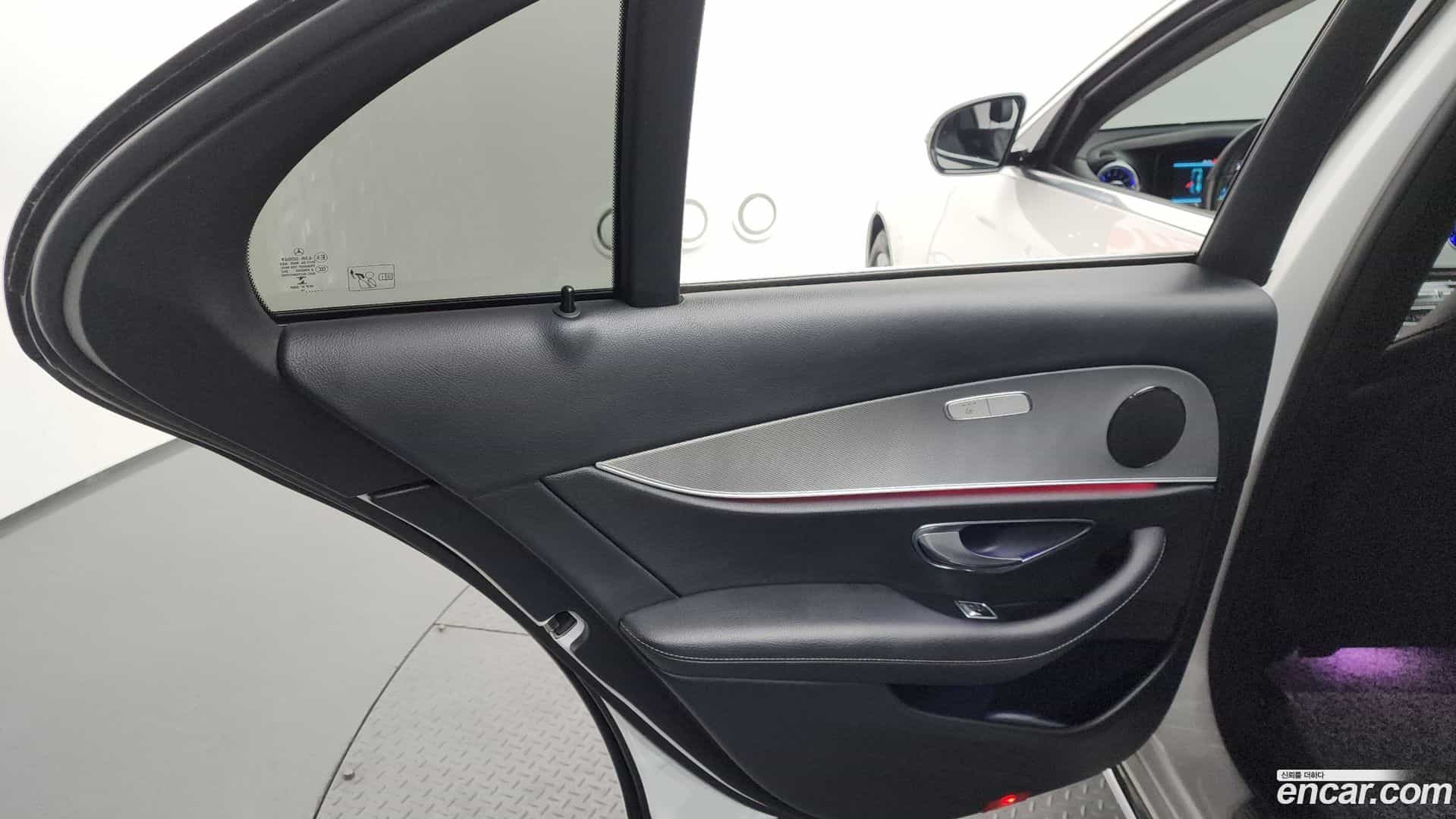 E-Class Mercedes-Benz 2019.4-INNER-035