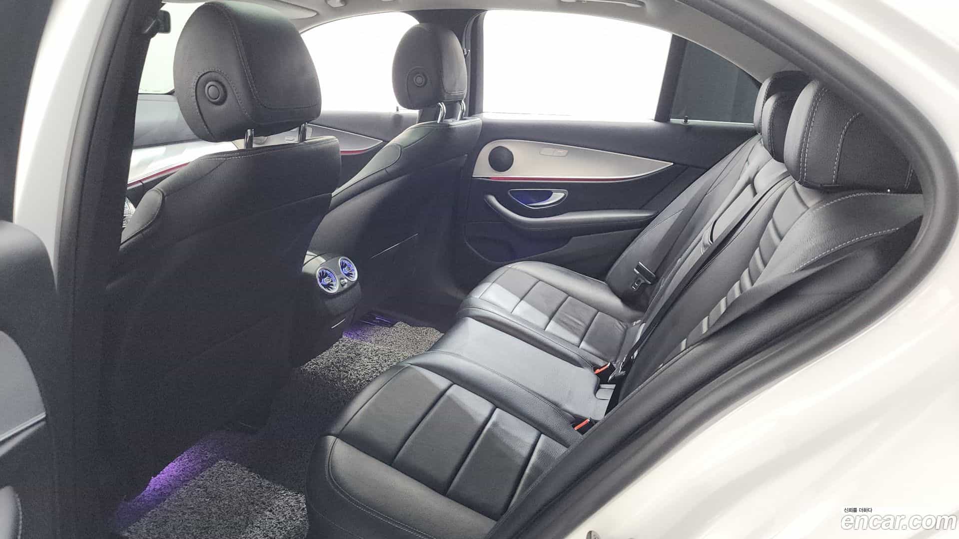 E-Class Mercedes-Benz 2019.4-OPTION-040