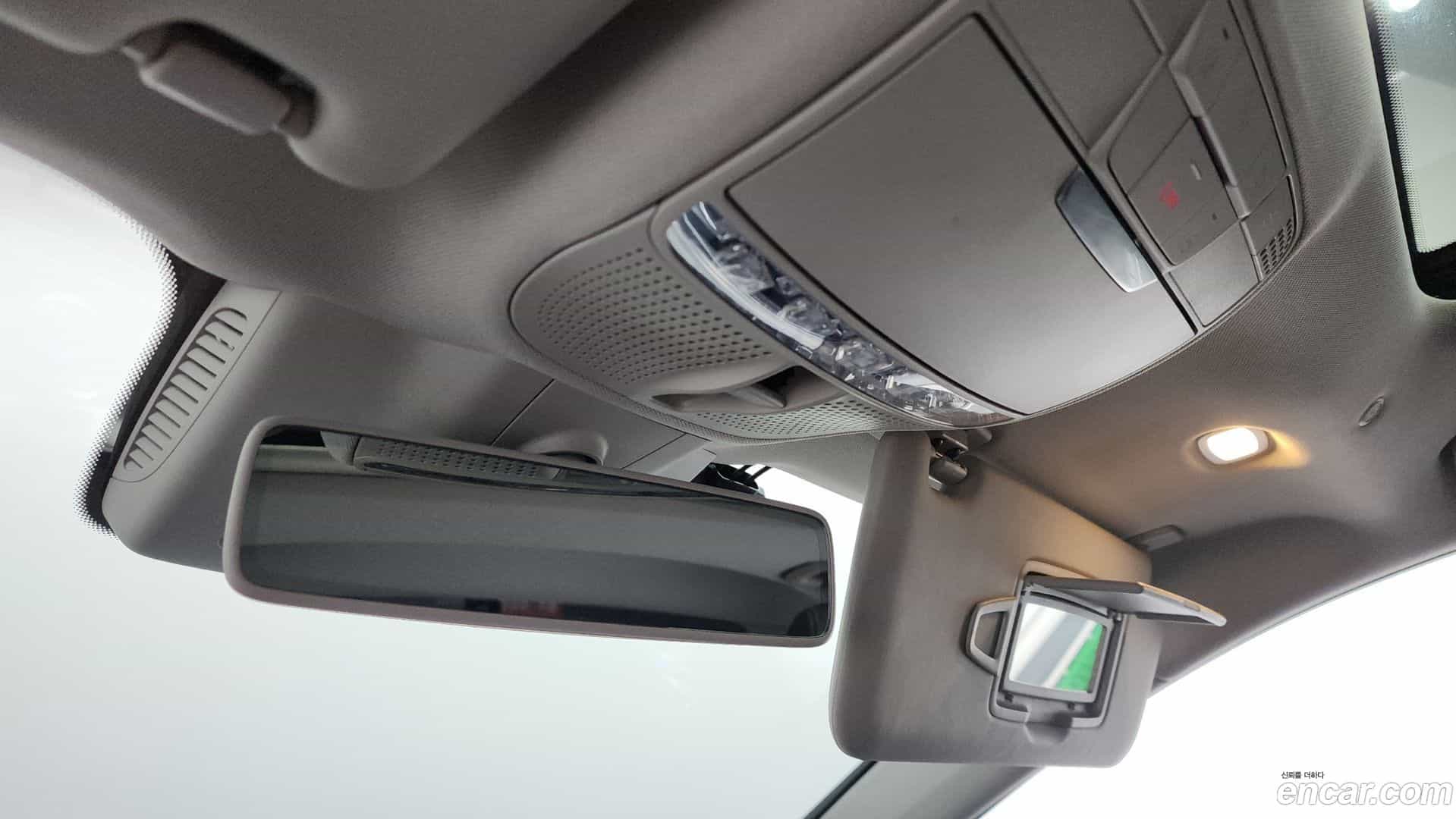 E-Class Mercedes-Benz 2019.4-OPTION-041