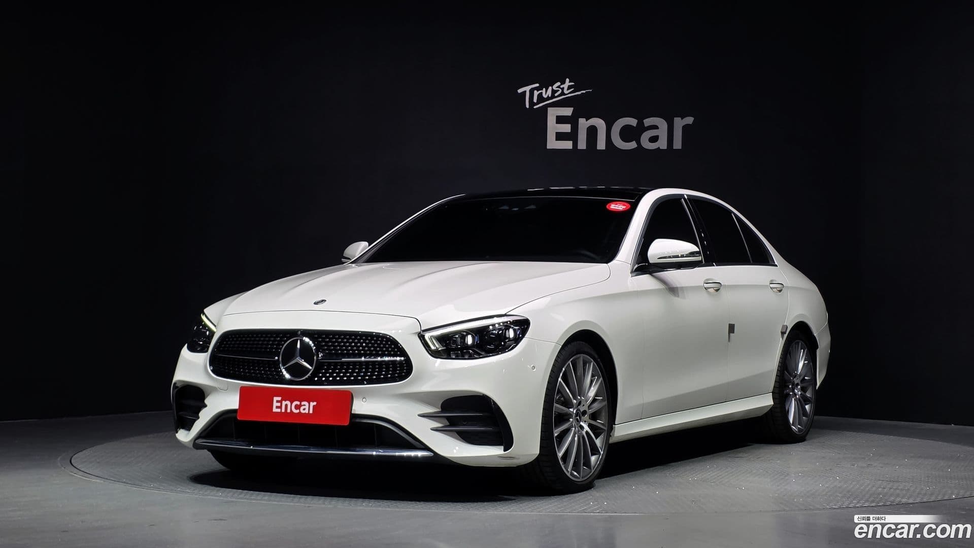 Main__Slider__Photo:E-Class Mercedes-Benz 2021.3-0