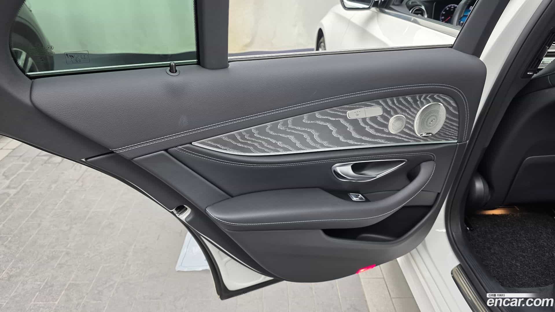 E-Class Mercedes-Benz 2021.3-INNER-035
