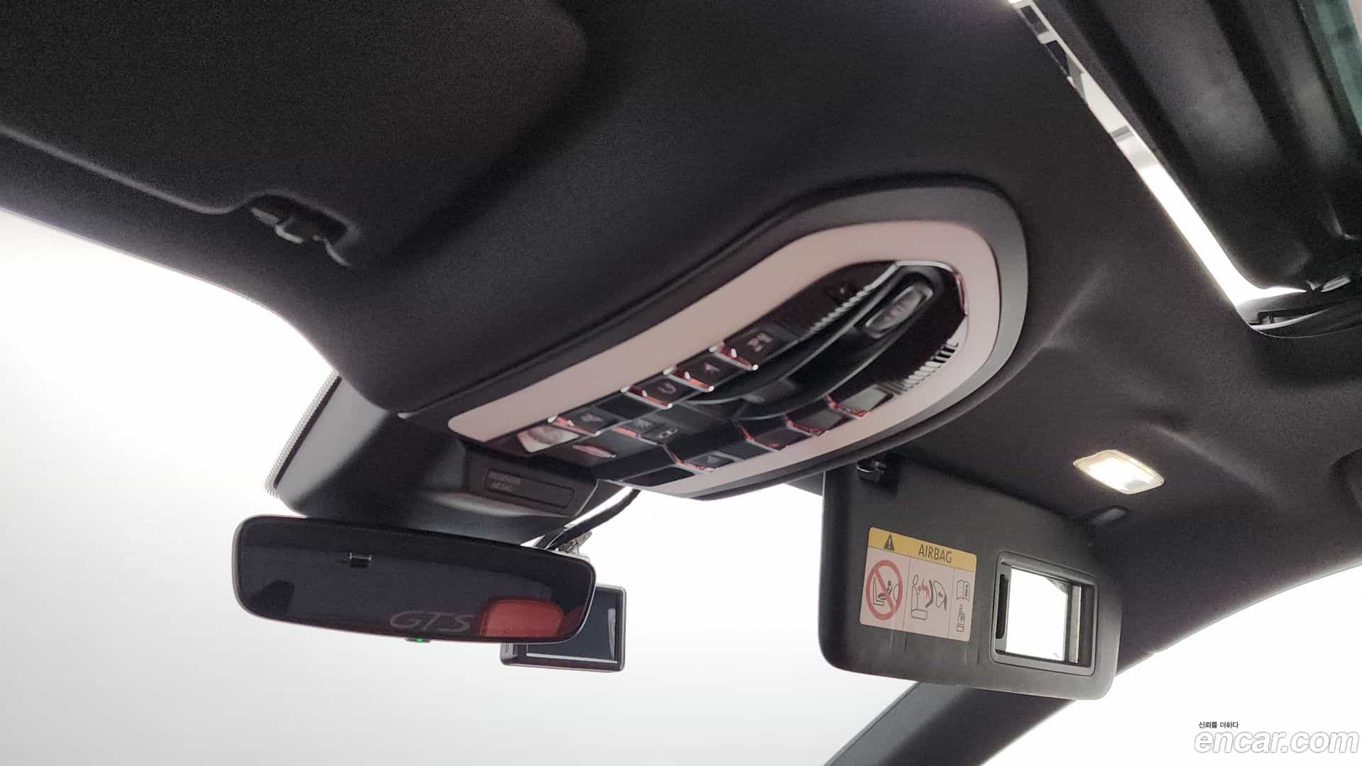 Macan Porsche 2020.8-OPTION-041
