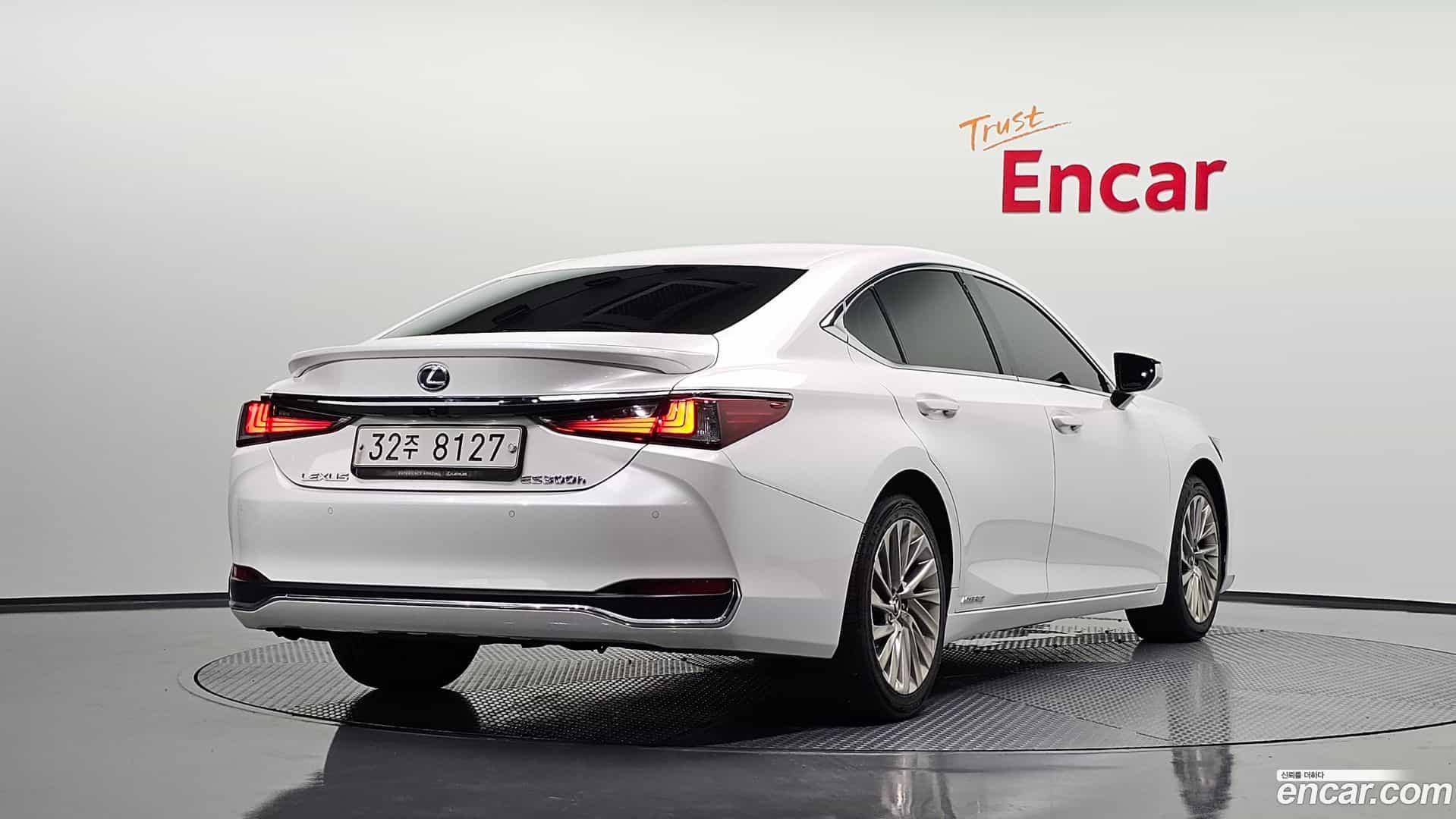 ES Lexus 2019.4-OUTER-002