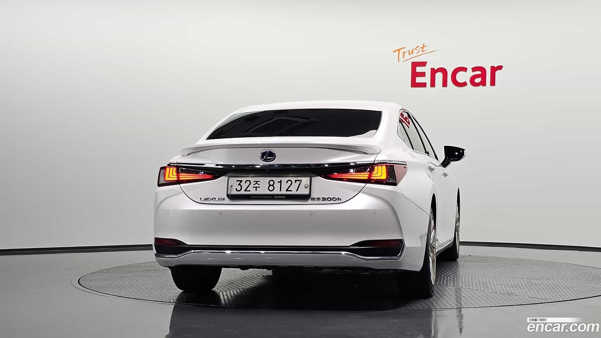 ES Lexus 2019.4-OUTER-004