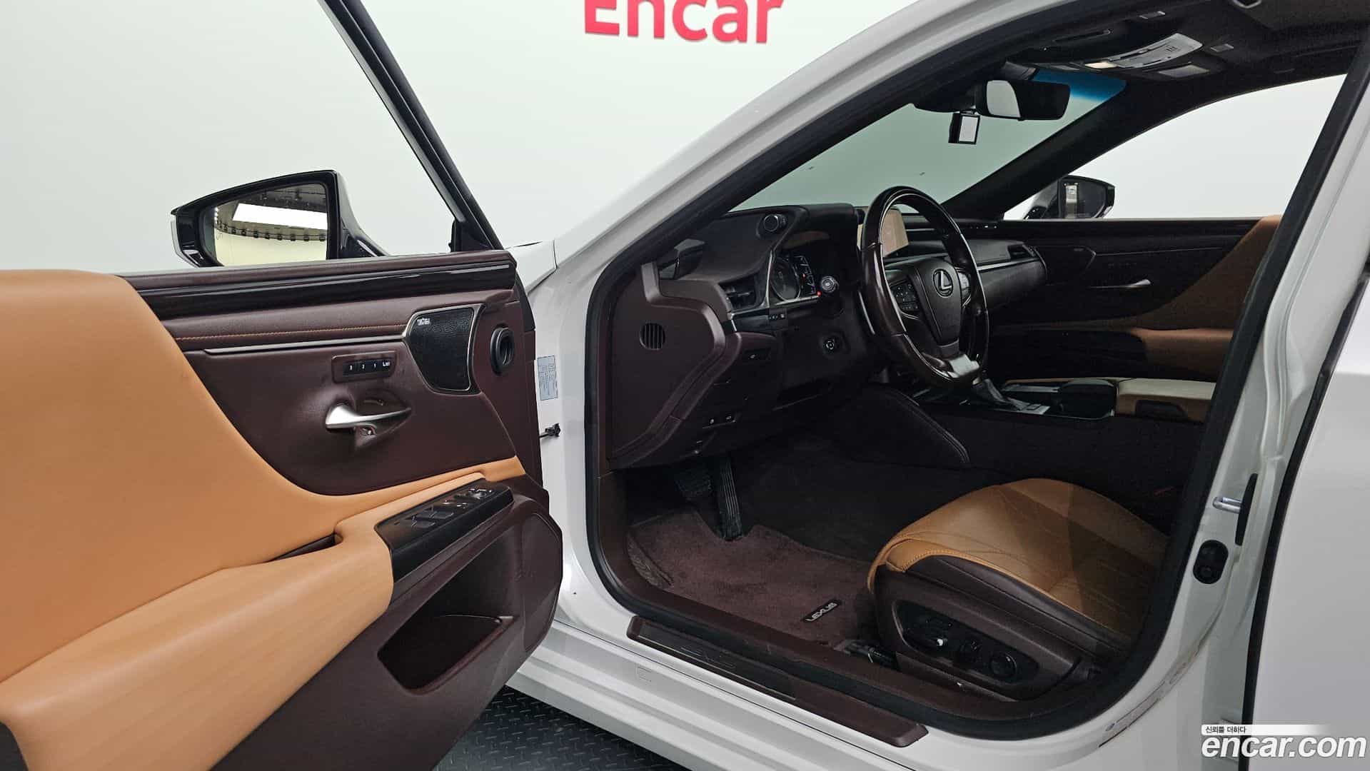 ES Lexus 2019.4-INNER-010