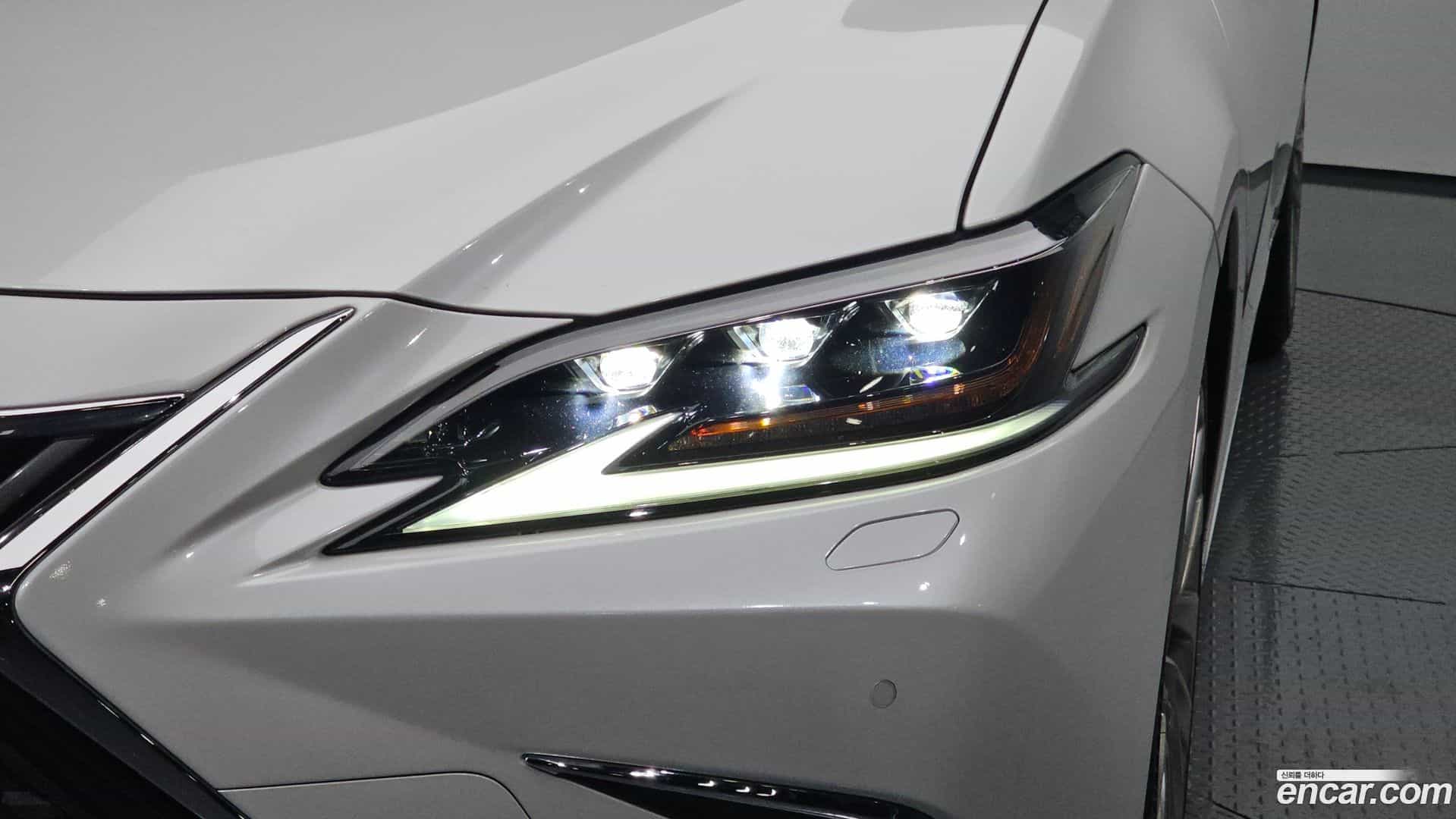 ES Lexus 2019.4-OUTER-032