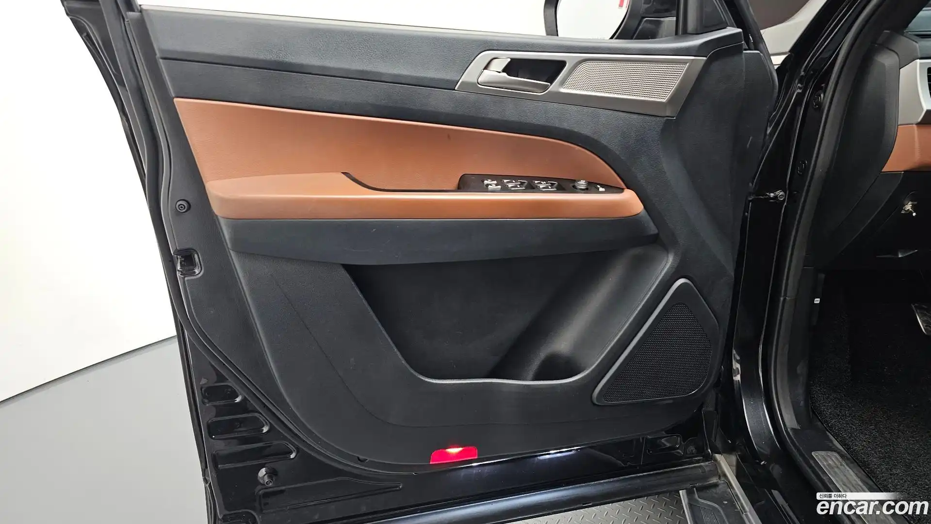 Rexton KG Mobility 2019.6-INNER-034