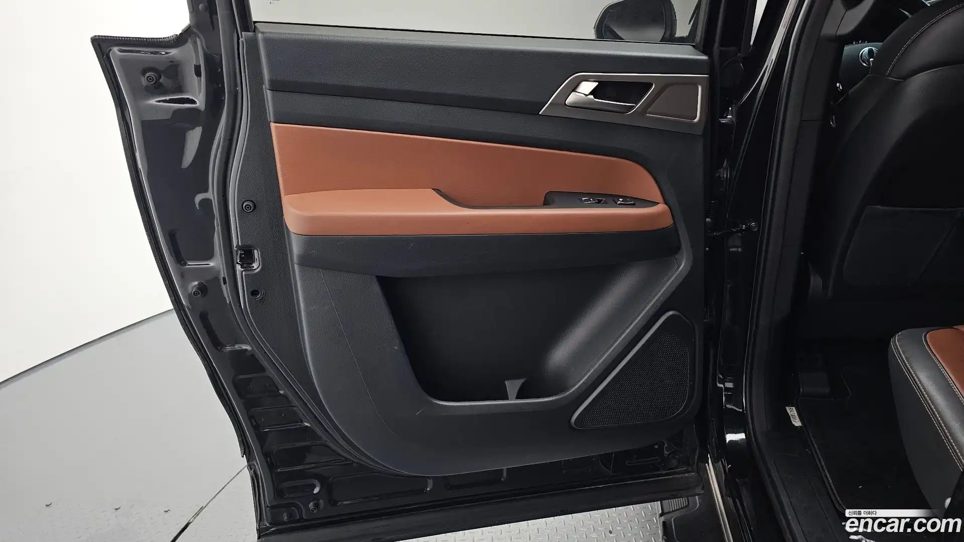 Rexton KG Mobility 2019.6-INNER-035