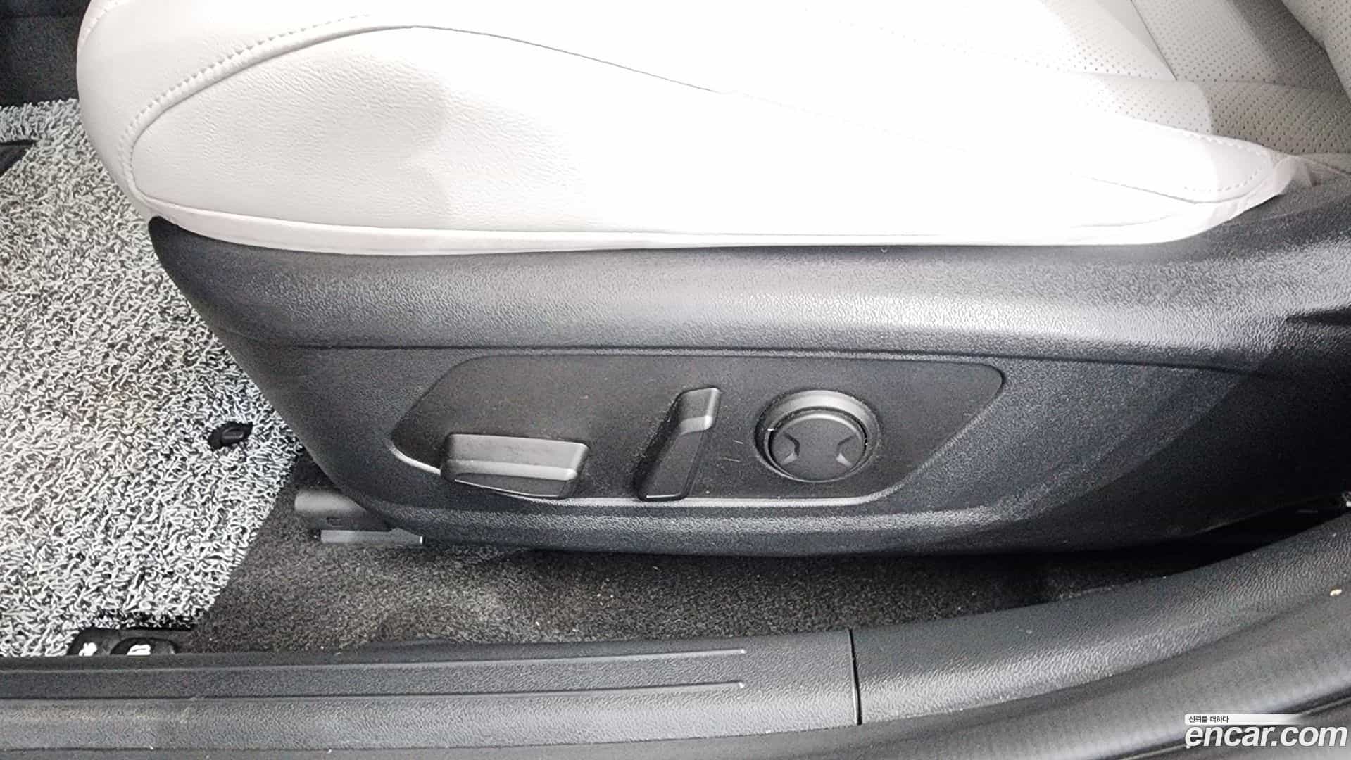 AVANTE Hyundai 2022.8-OPTION-044