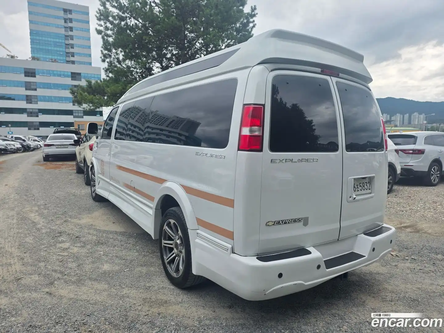 Express Van Chevrolet 2018.9-OUTER-002