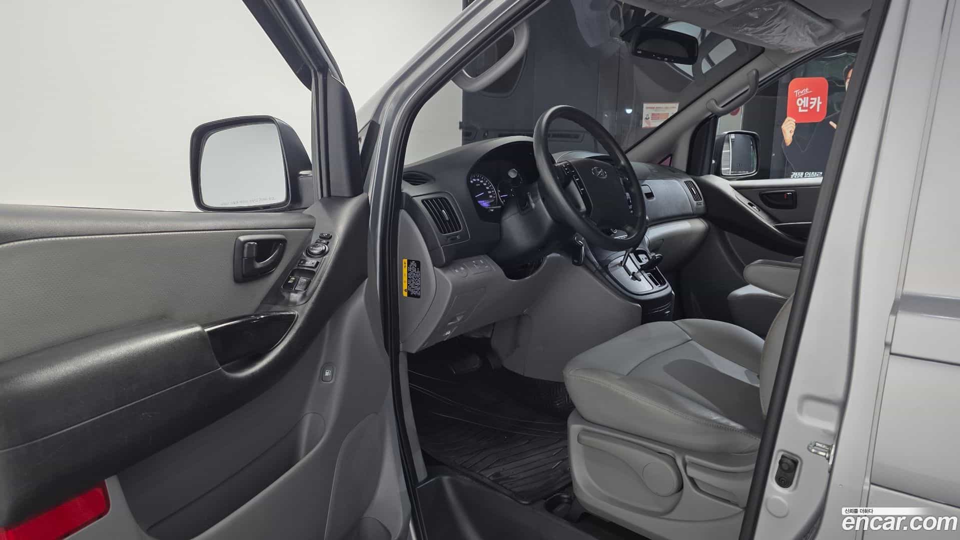 Starex Hyundai 2017.1-INNER-010