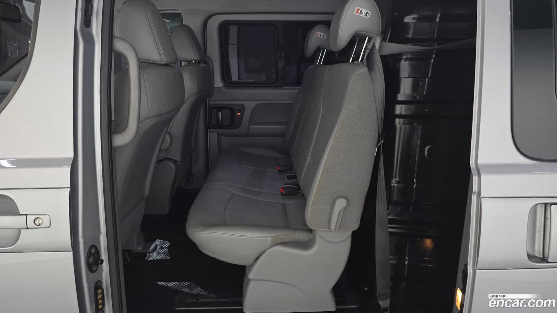 Starex Hyundai 2017.1-INNER-036