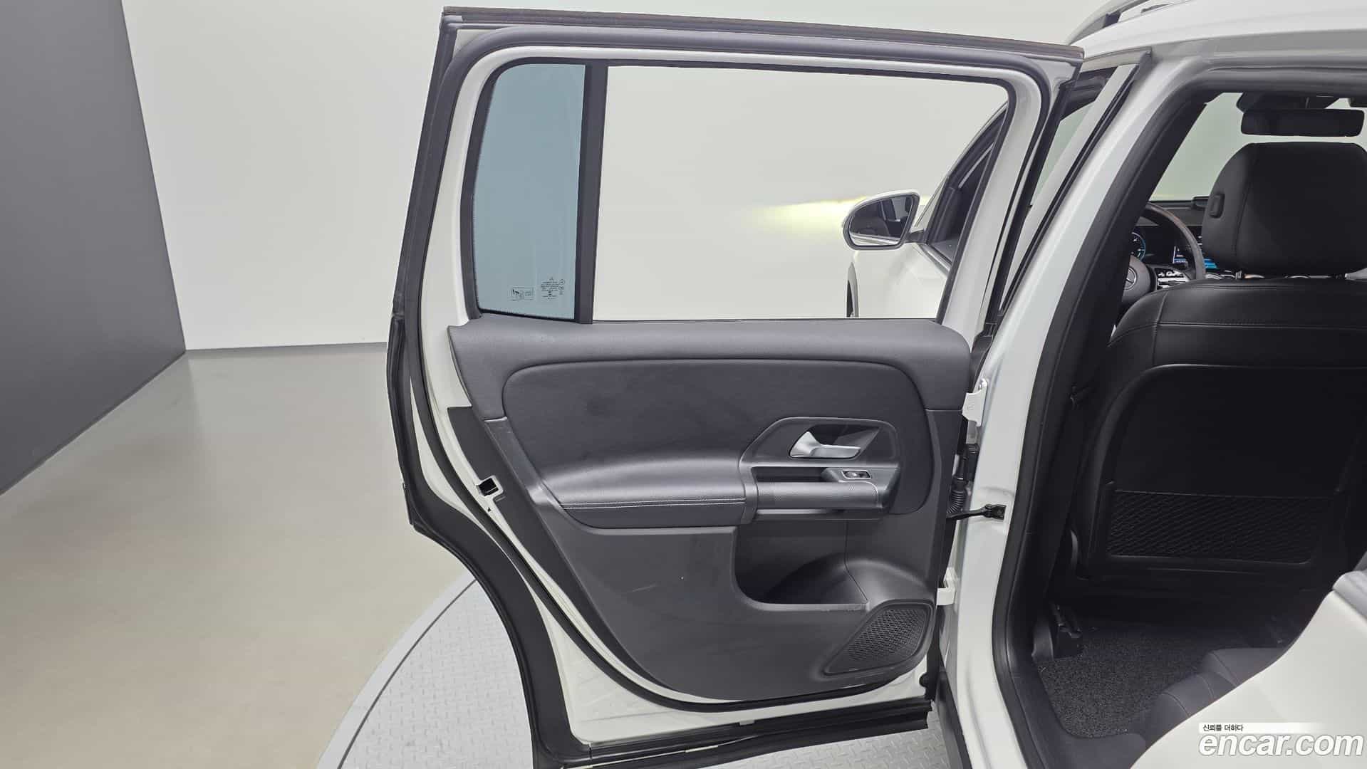 GLB-Class Mercedes-Benz 2021.9-INNER-035